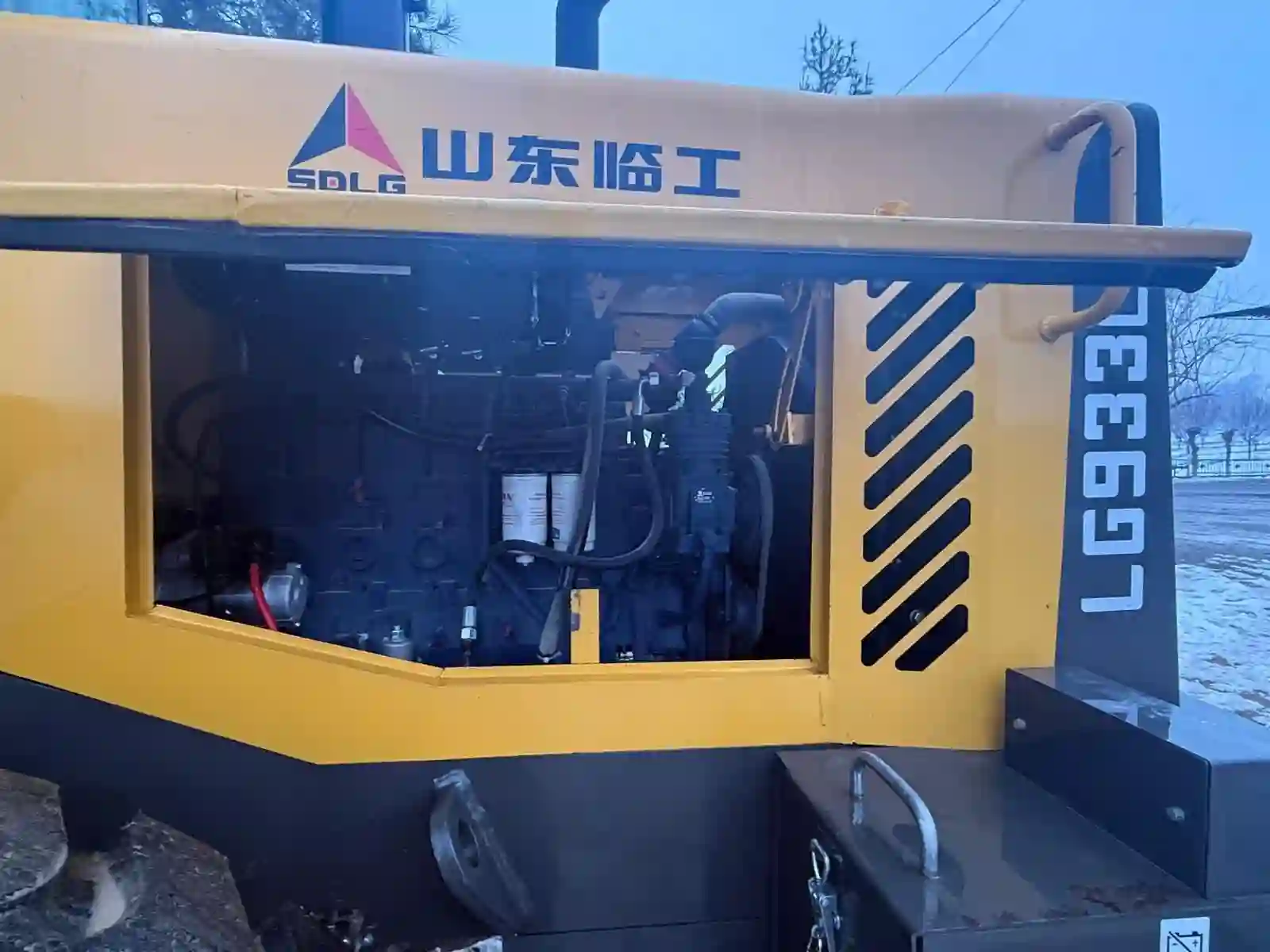 SDLG 933L