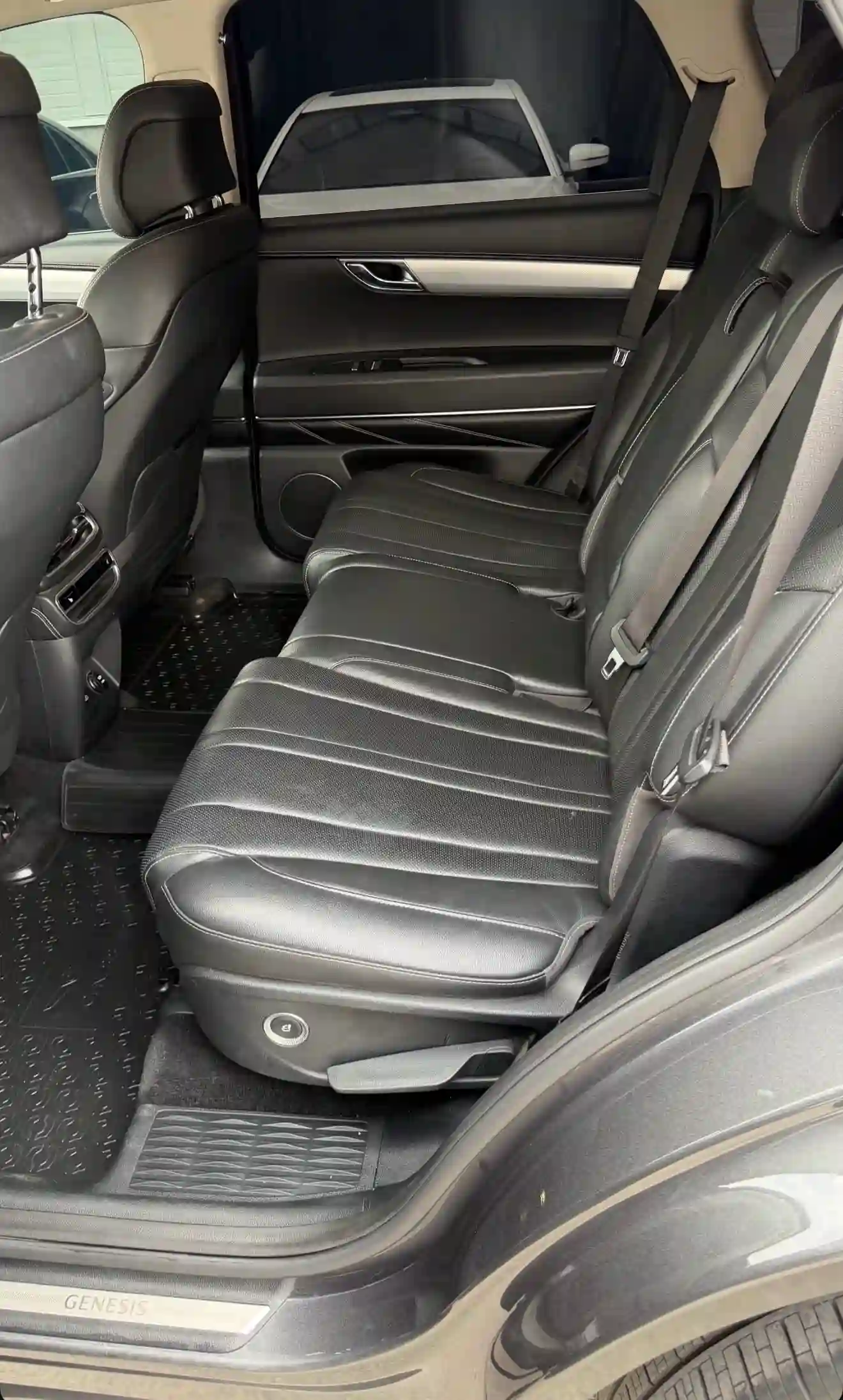 Hyundai Genesis 2022