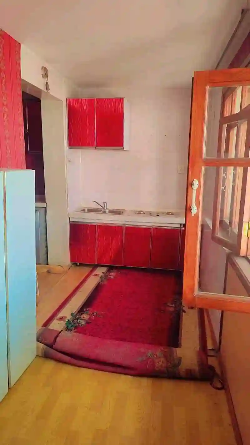 3-к квартира, 2 этаж, 48 м², 101 мкр