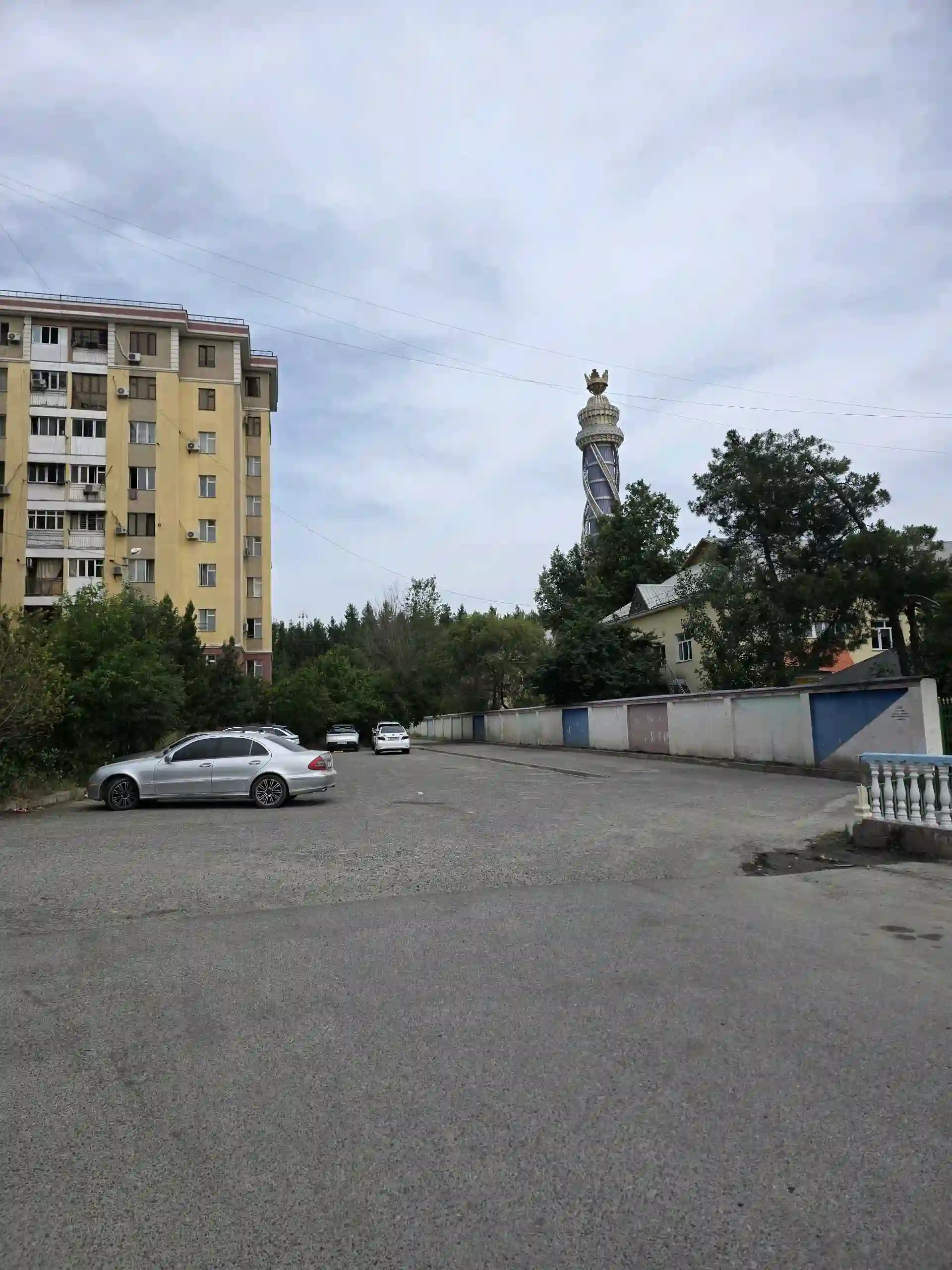 3-к квартира, 1 этаж, 98 м², Душнбе улица  хофизи шерози