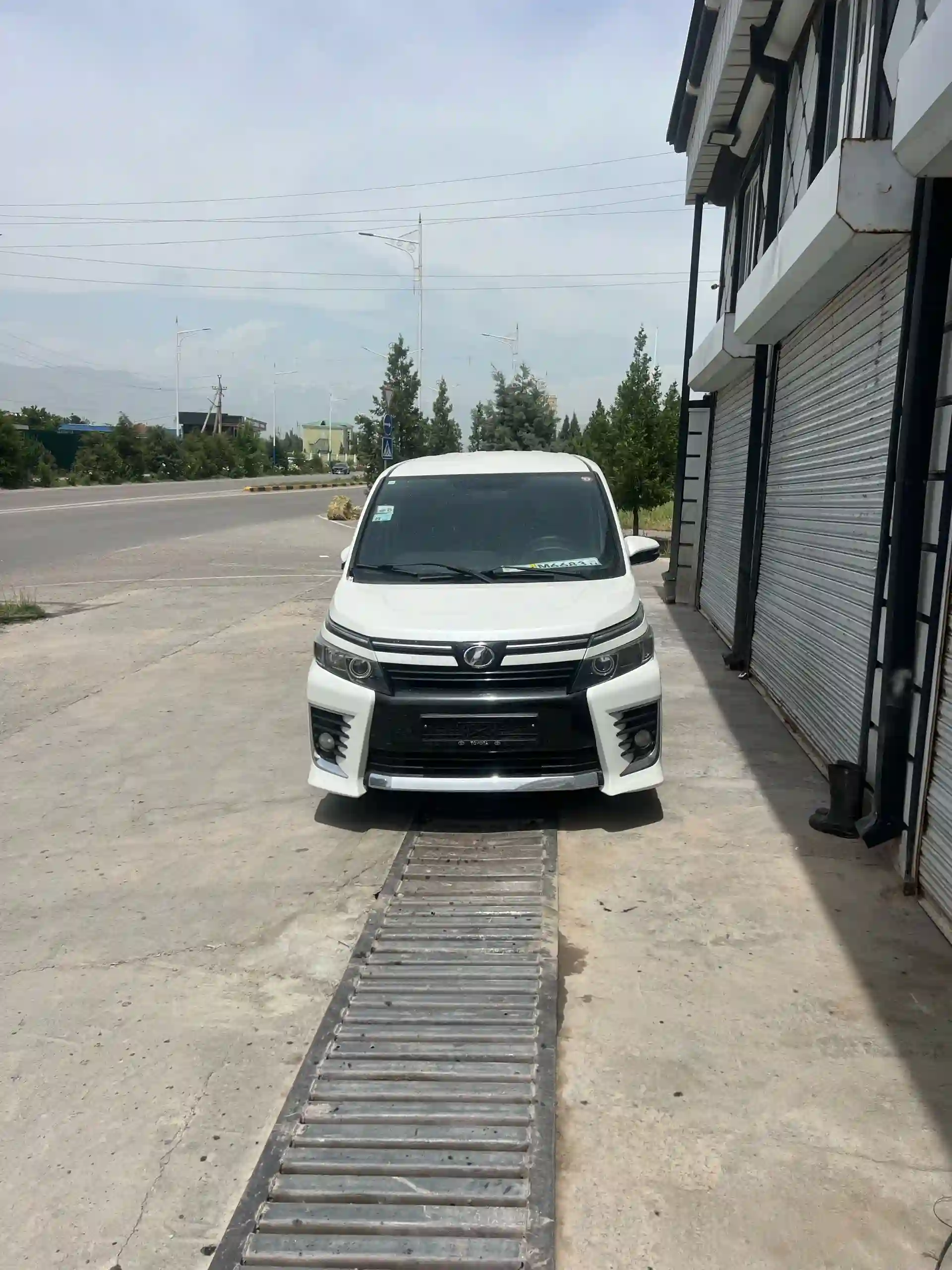 Toyota Voxy 2014 — миниатюра 4