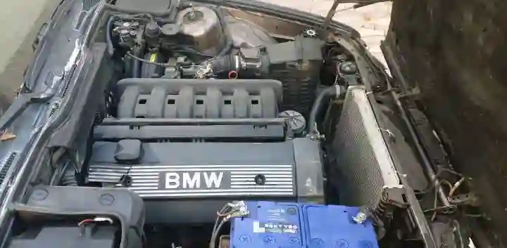 BMW M5 1990 — миниатюра 5
