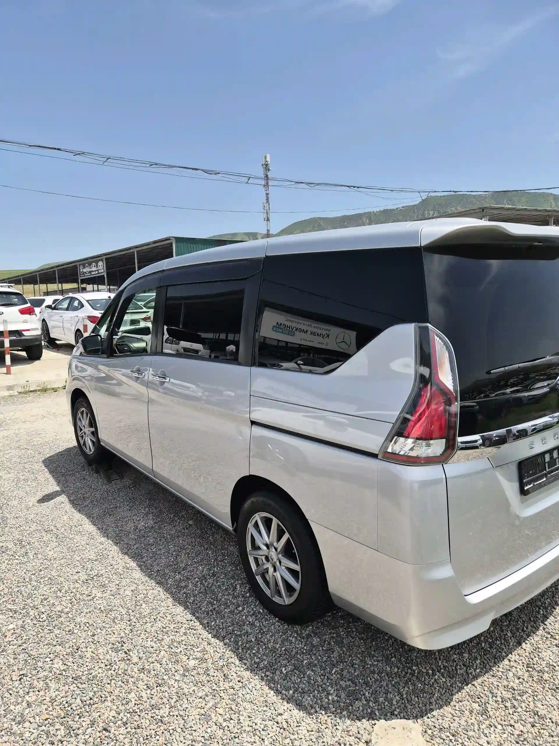 Nissan Serena 2017