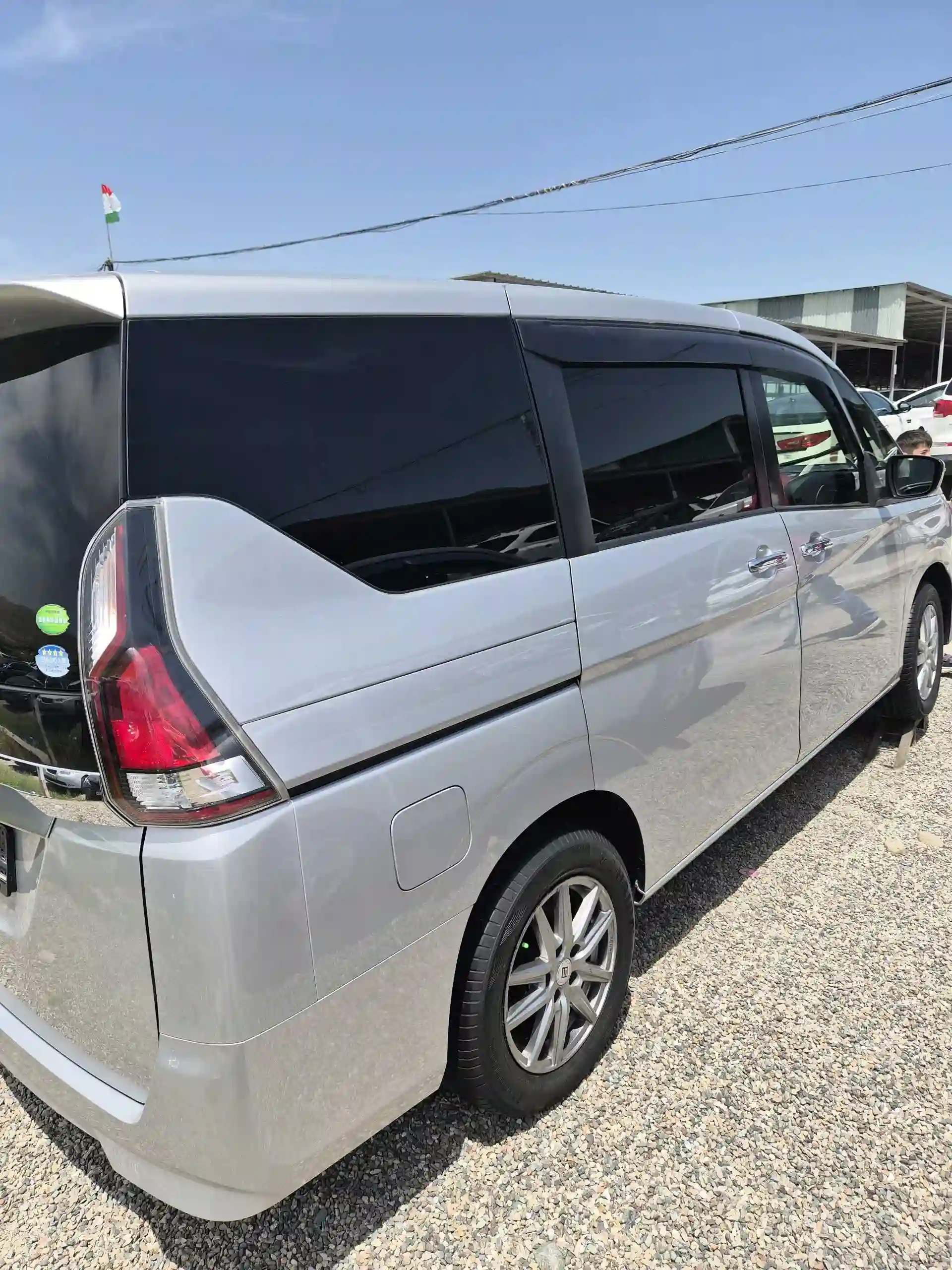 Nissan Serena 2017