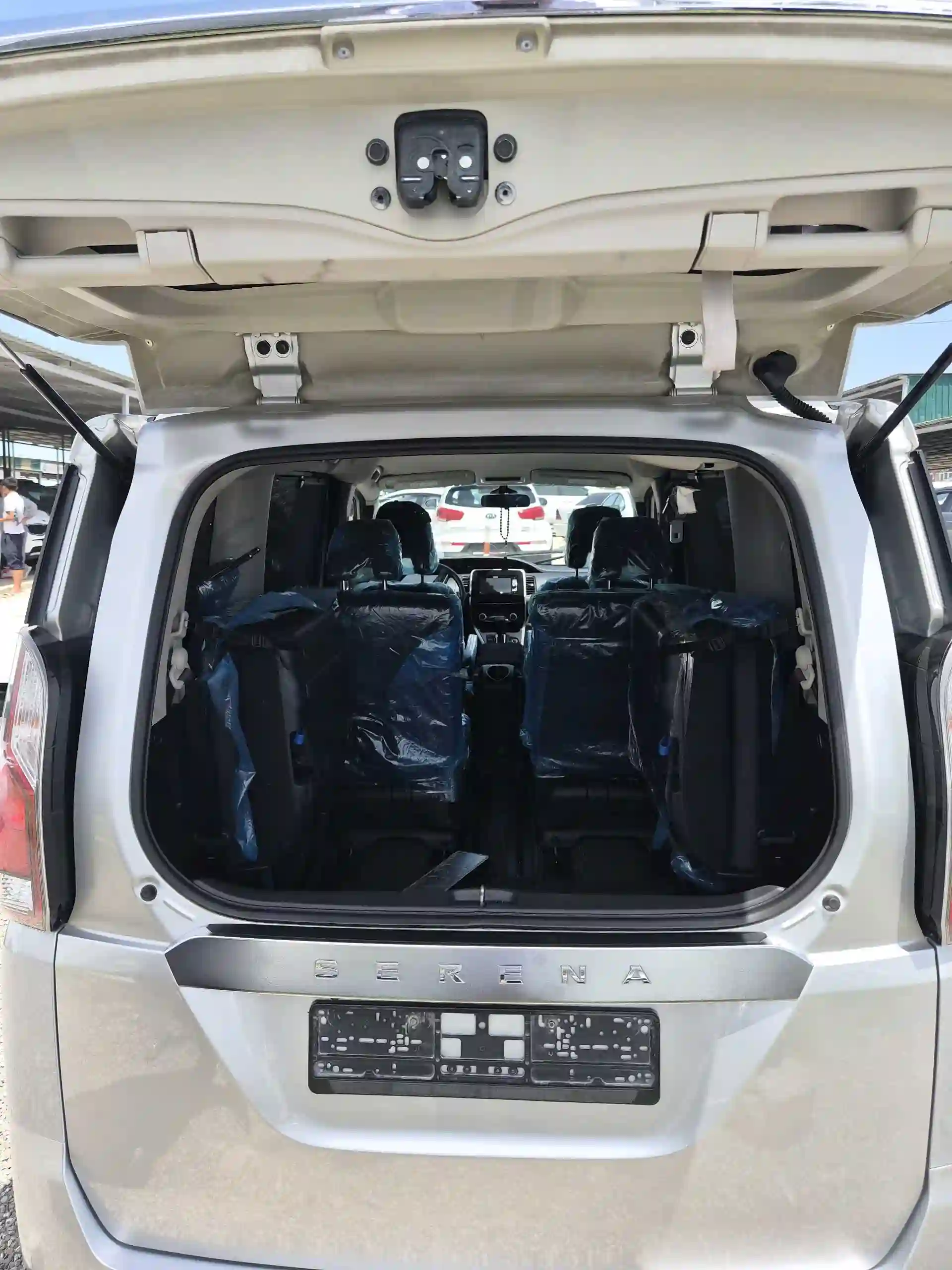 Nissan Serena 2017