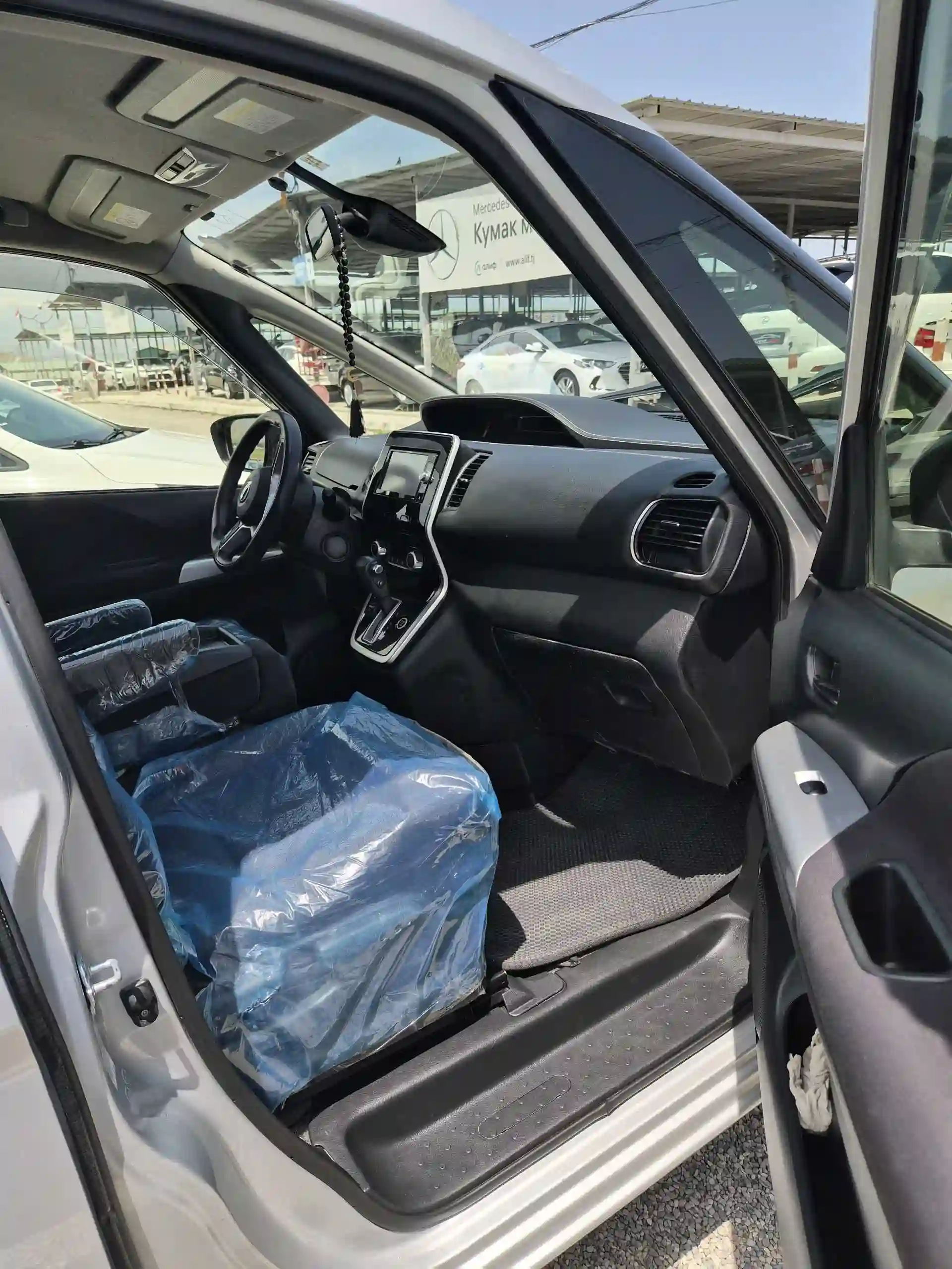 Nissan Serena 2017