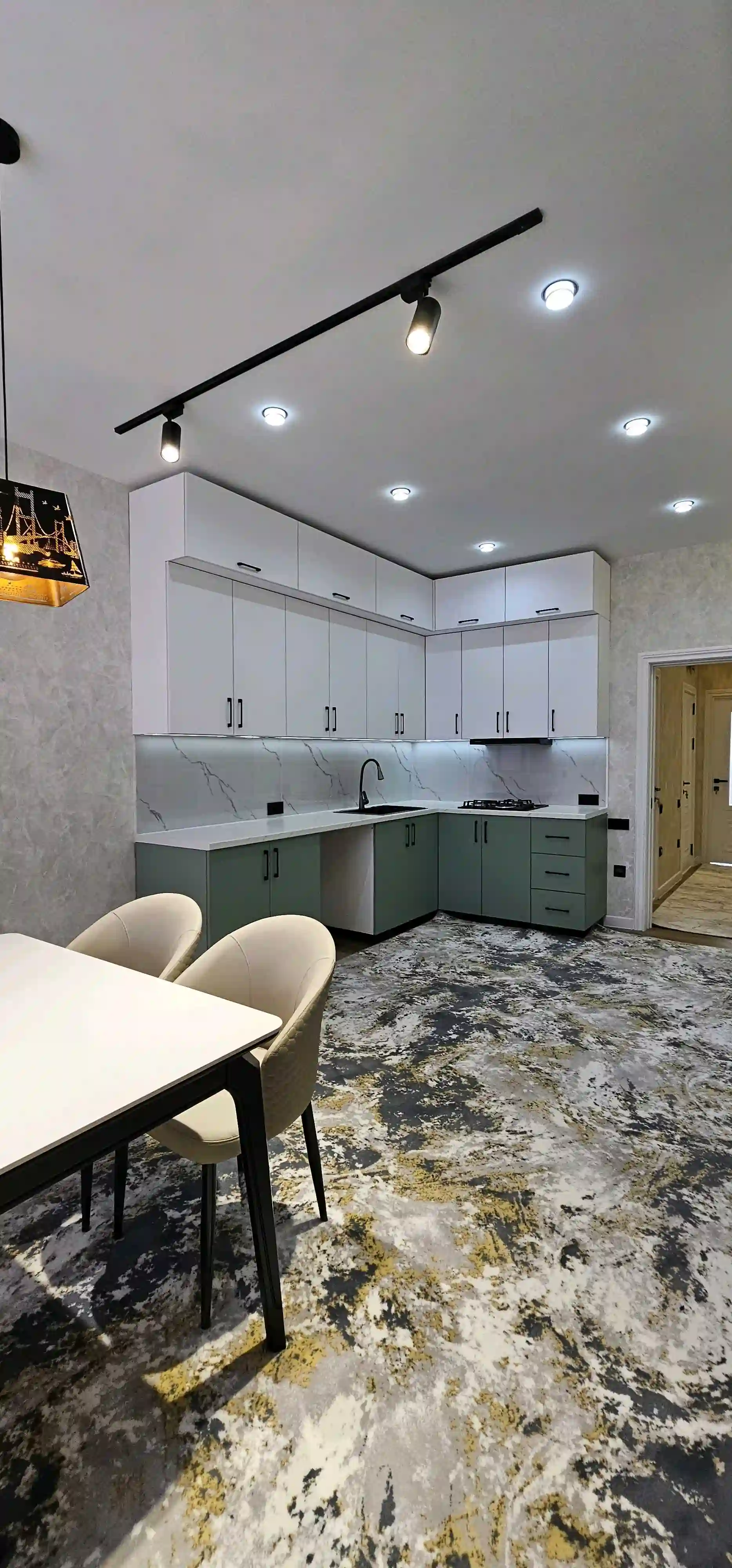 3-к квартира, 8 этаж, 96 м², 13мкр сари рох