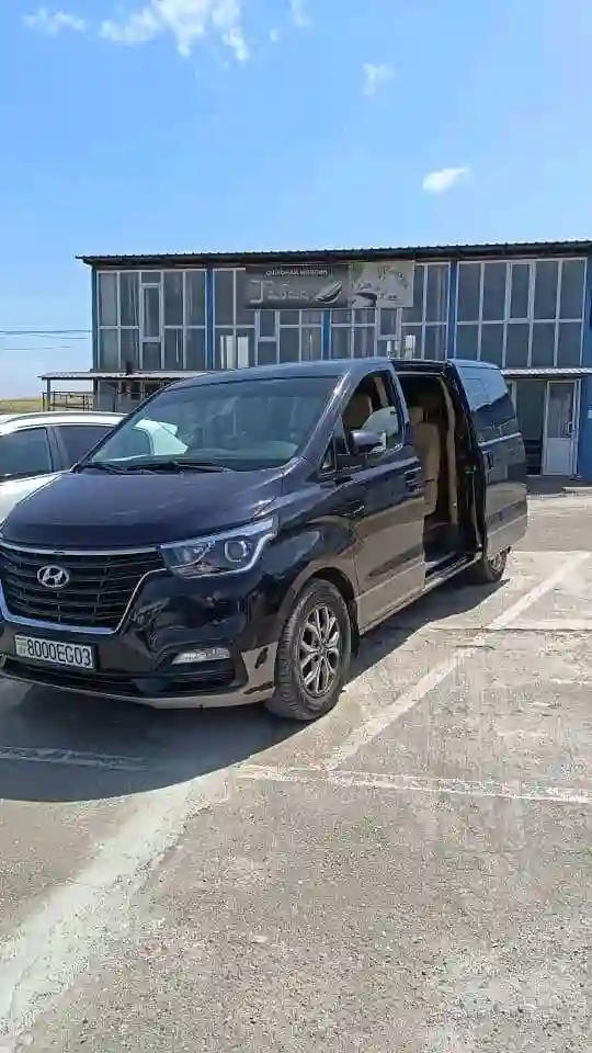 Hyundai H-1 2019