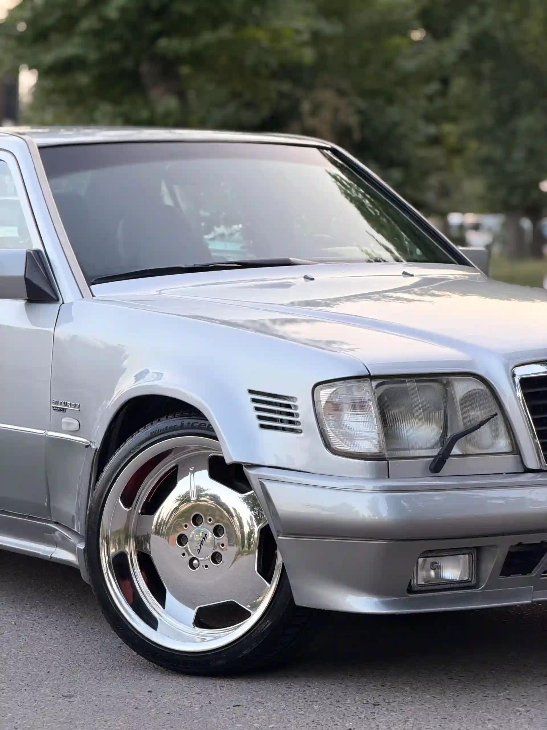 Mercedes-benz E class 1994 — миниатюра 3