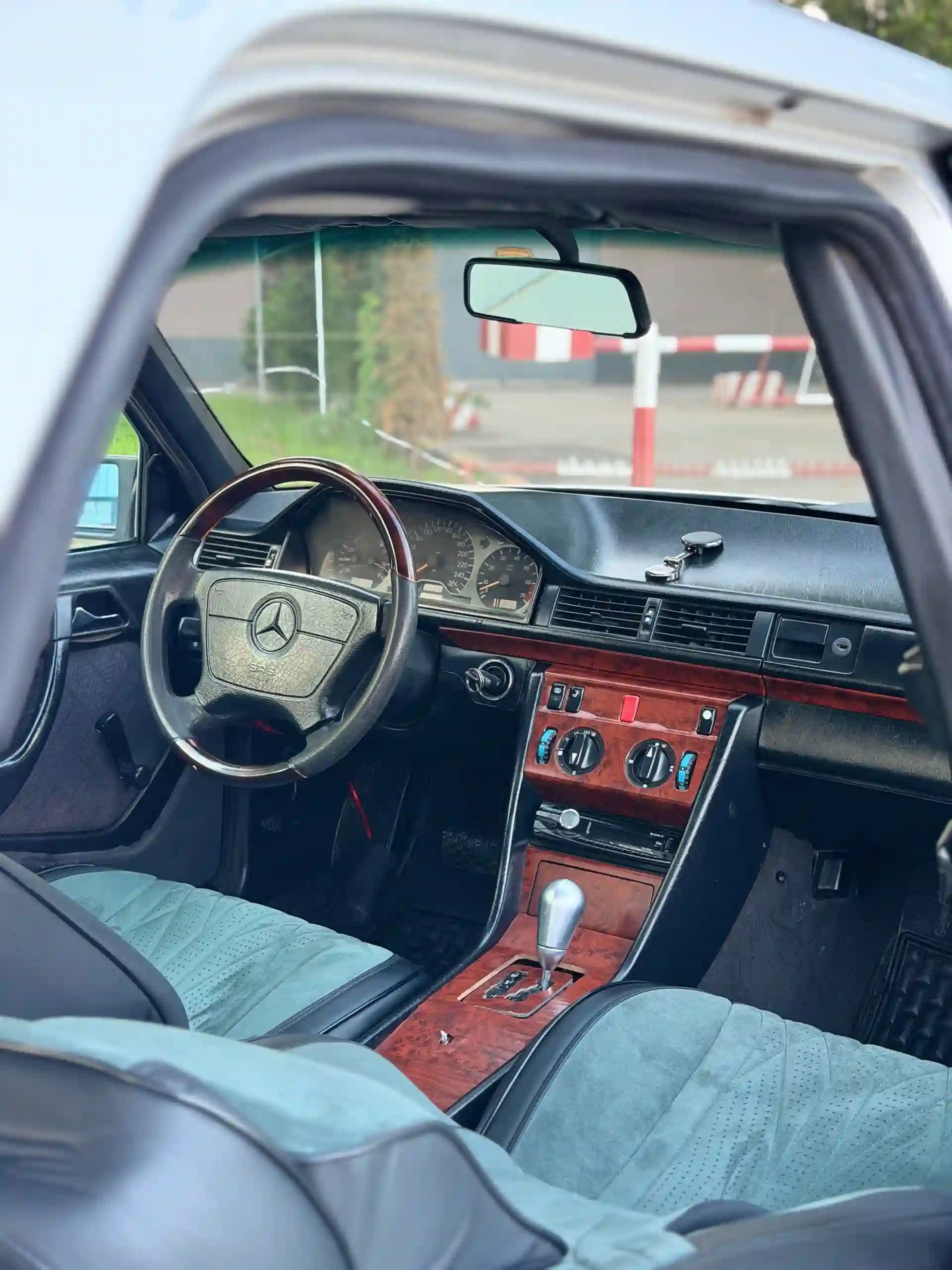 Mercedes-benz E class 1994 — миниатюра 5