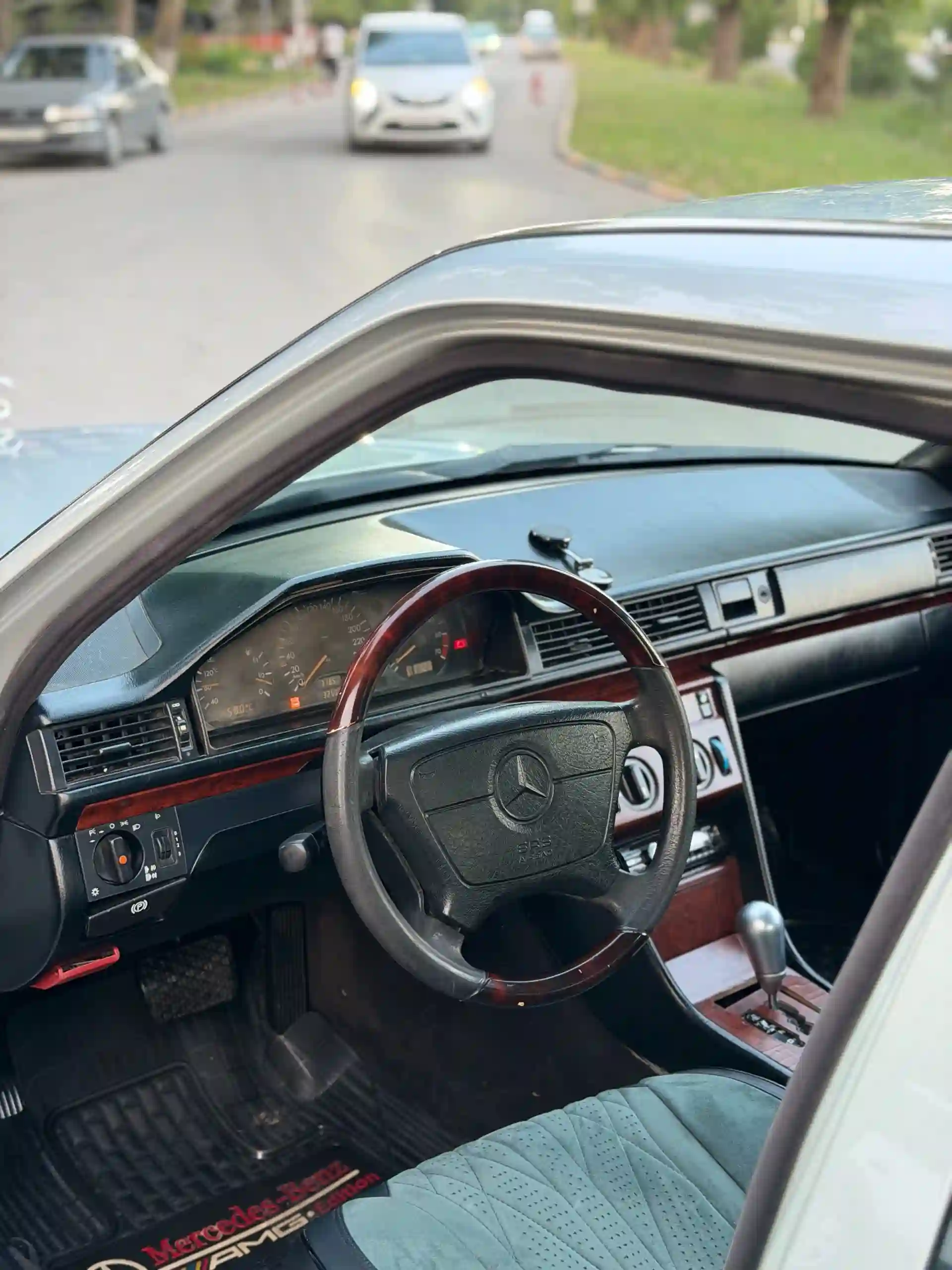 Mercedes-benz E class 1994 — миниатюра 6