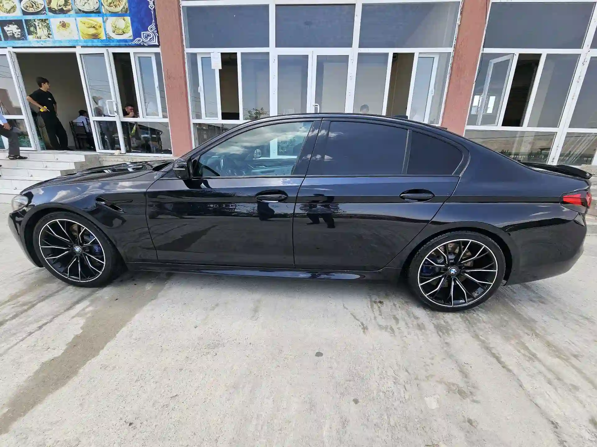 BMW 5 series 2018 — миниатюра 4