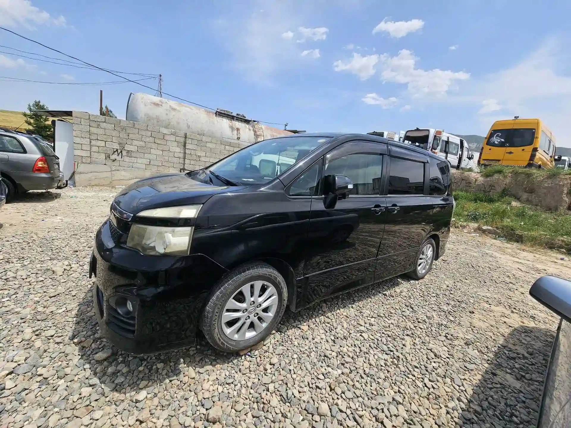 Toyota Voxy 2011