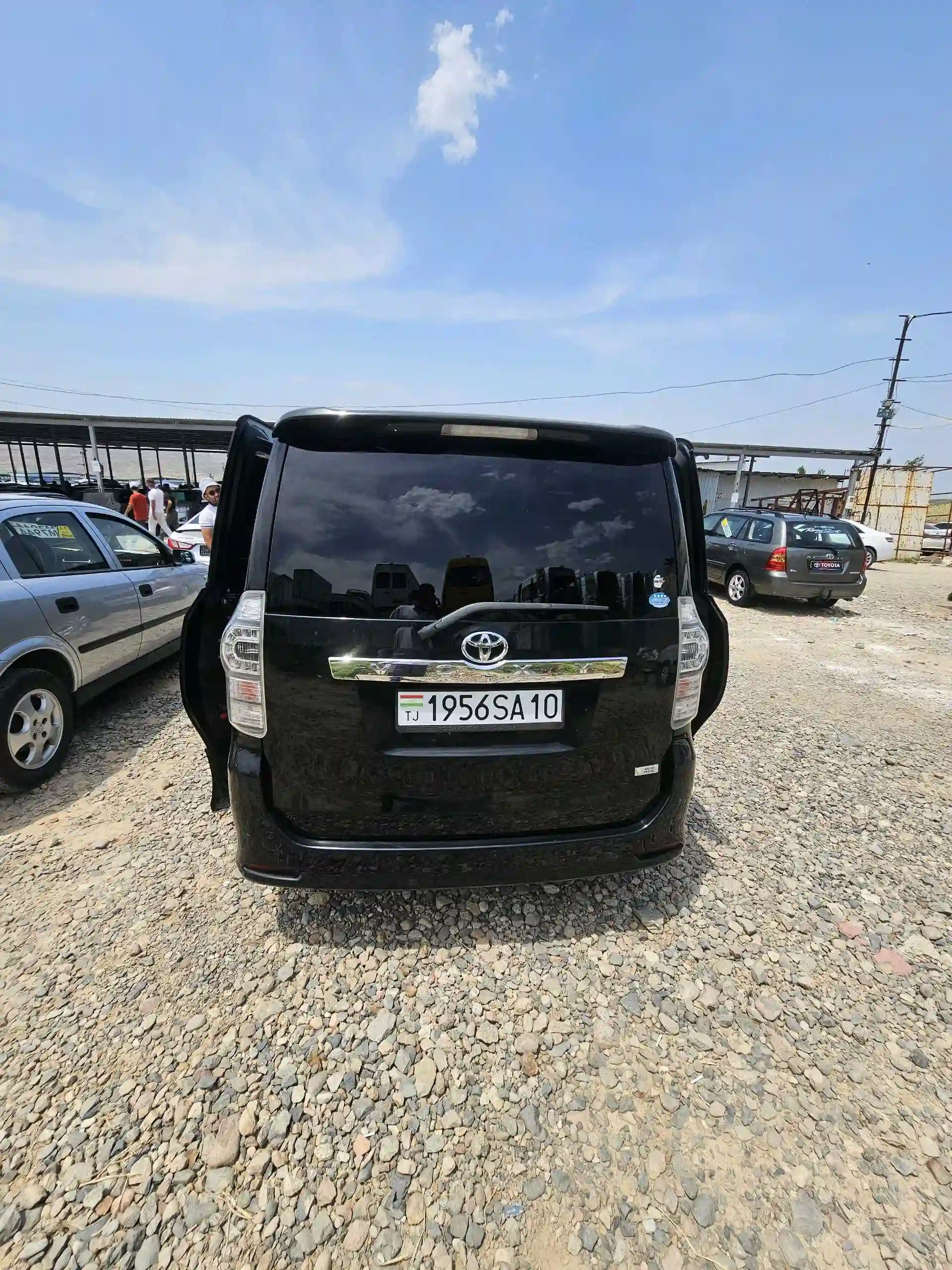 Toyota Voxy 2011