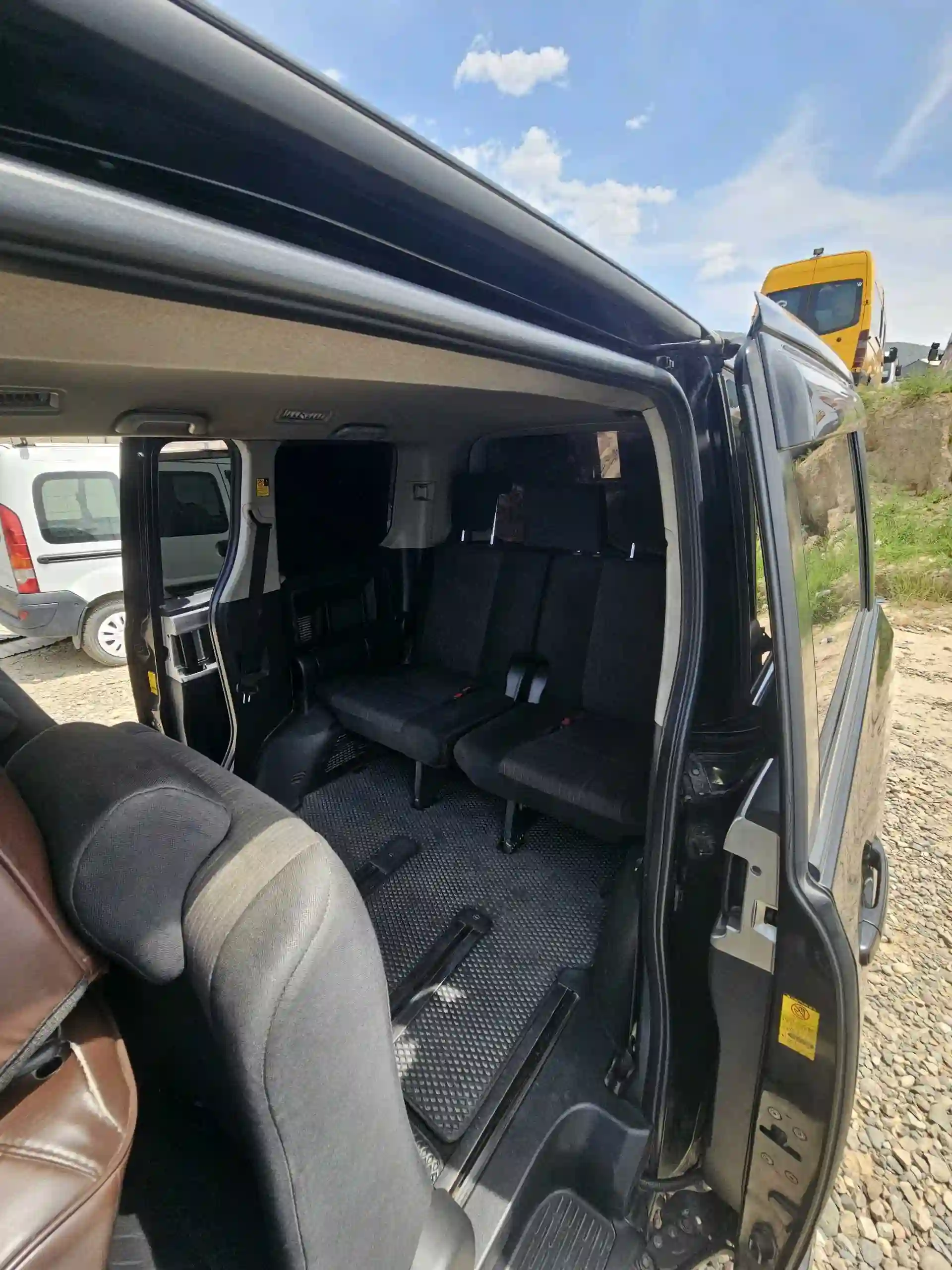 Toyota Voxy 2011