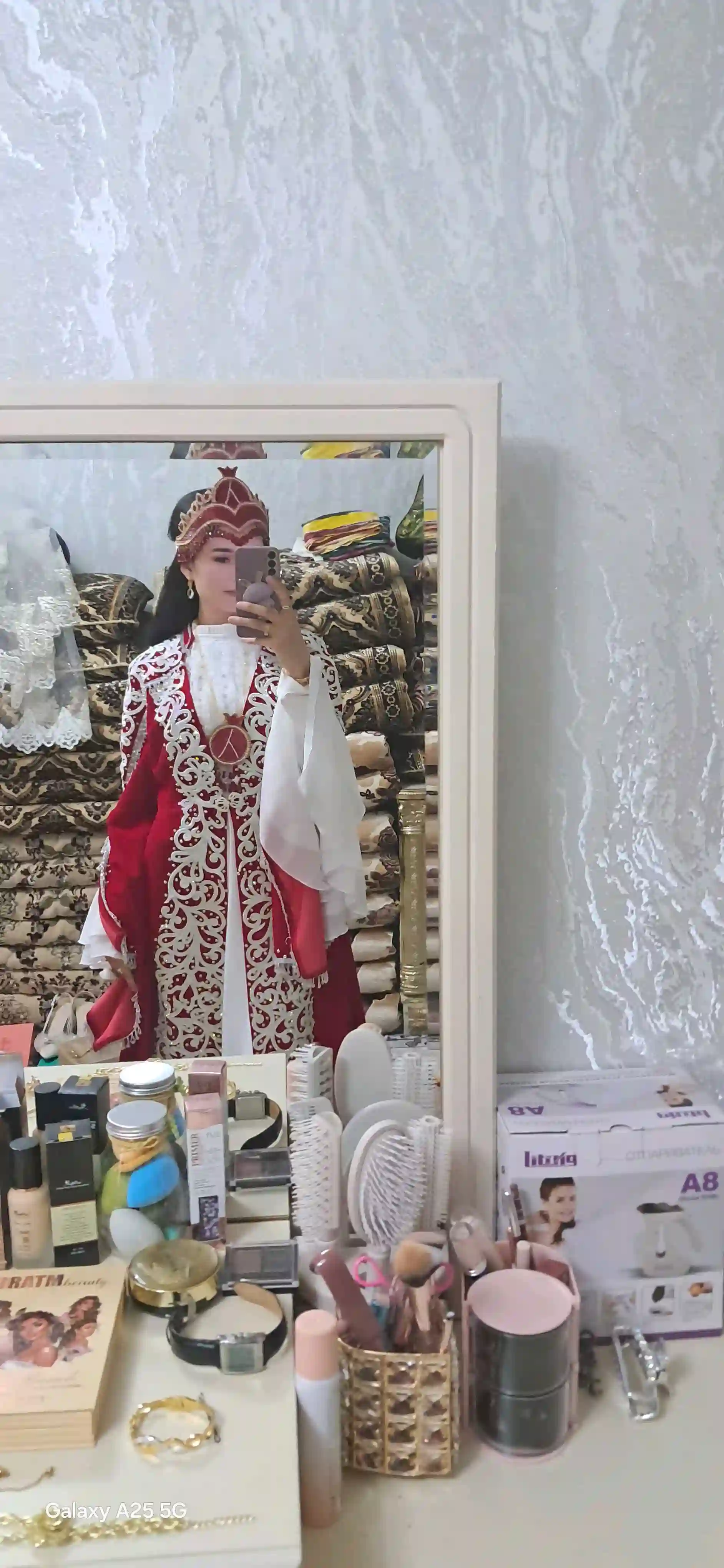 Красная ансамбль и комплект