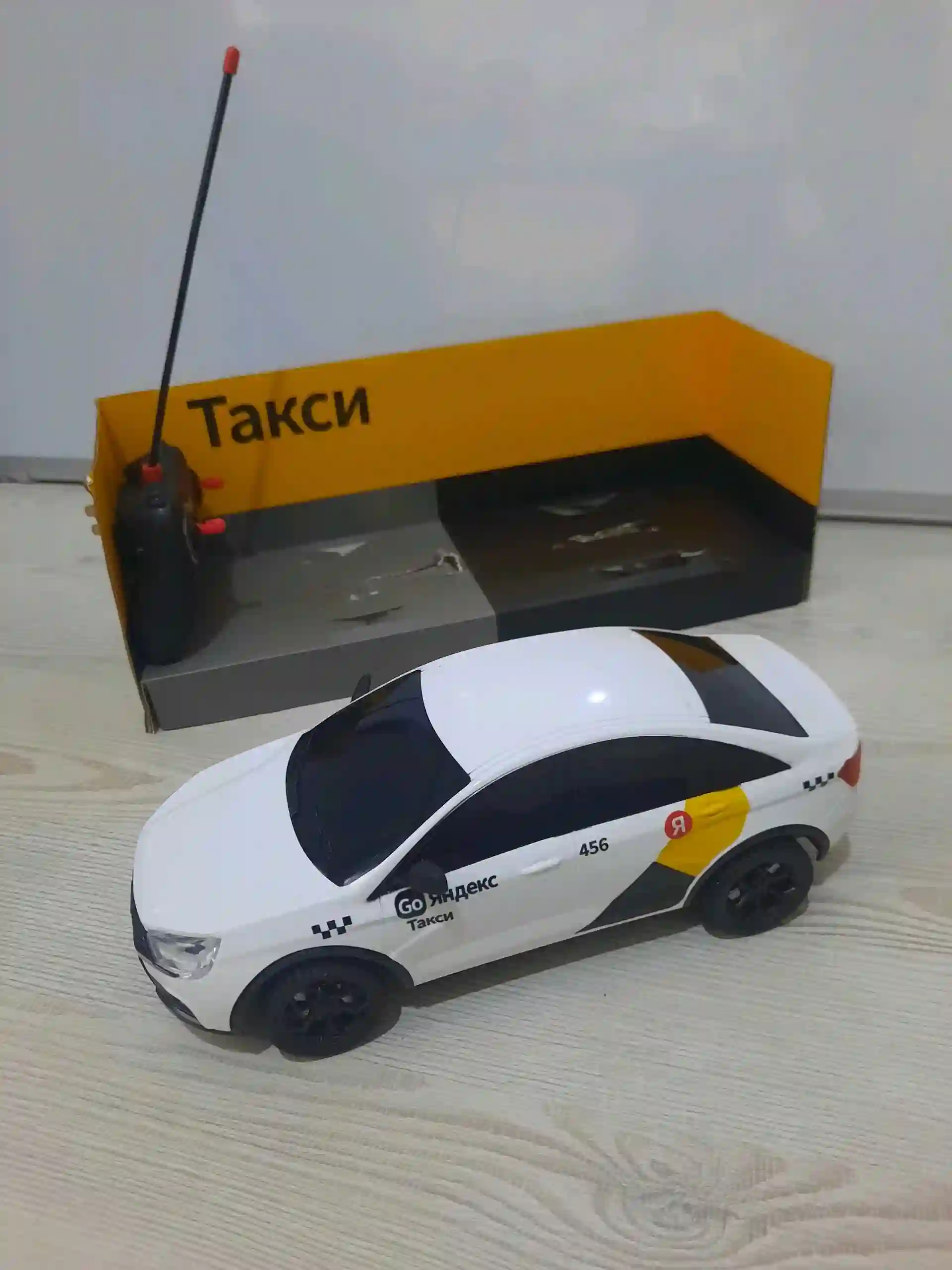 Машинка Яндекс такси