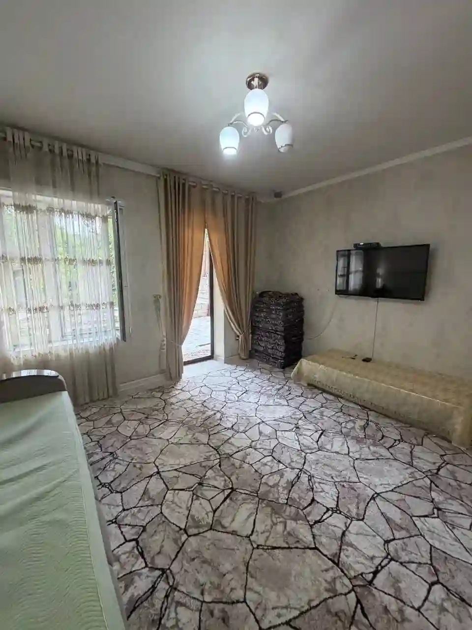 2 этажный, 10-комн. дом, 255 м², 9 соток, И Сомони