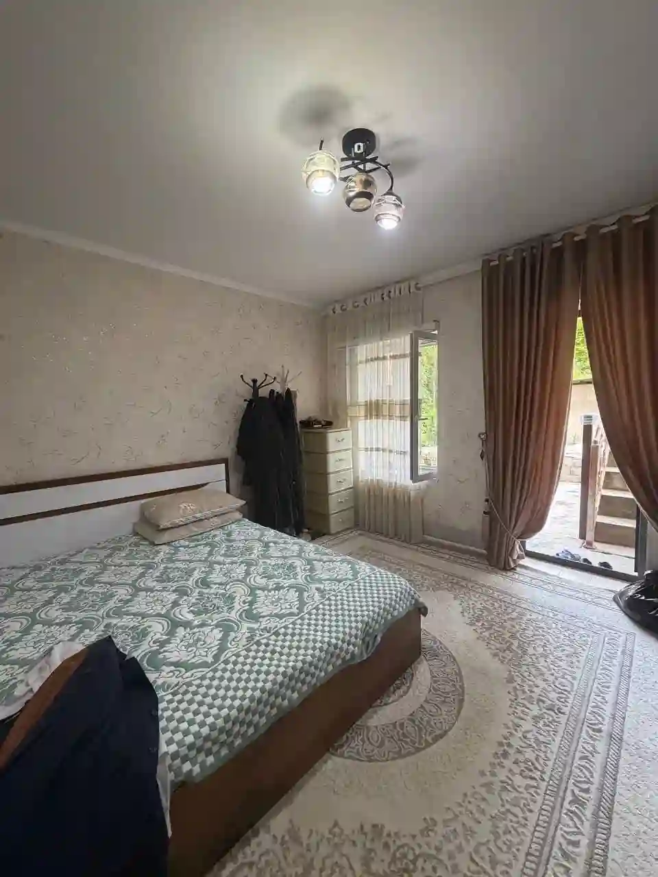 2 этажный, 10-комн. дом, 255 м², 9 соток, И Сомони