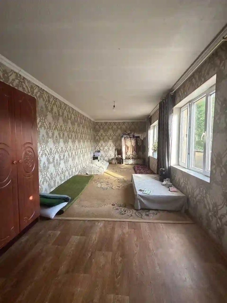 2 этажный, 10-комн. дом, 255 м², 9 соток, И Сомони