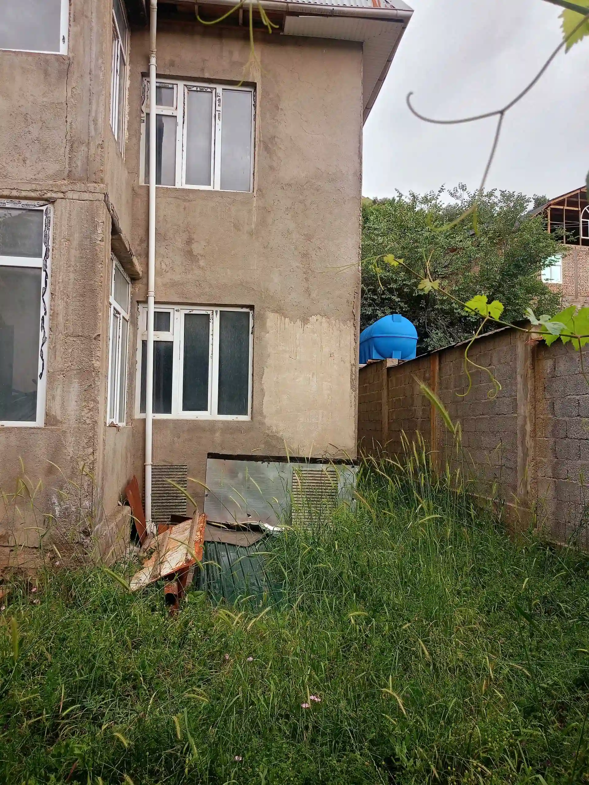 3 этажный, 4-комн. дом, 240 м², 6 соток, Варзоб 35 км гули майда