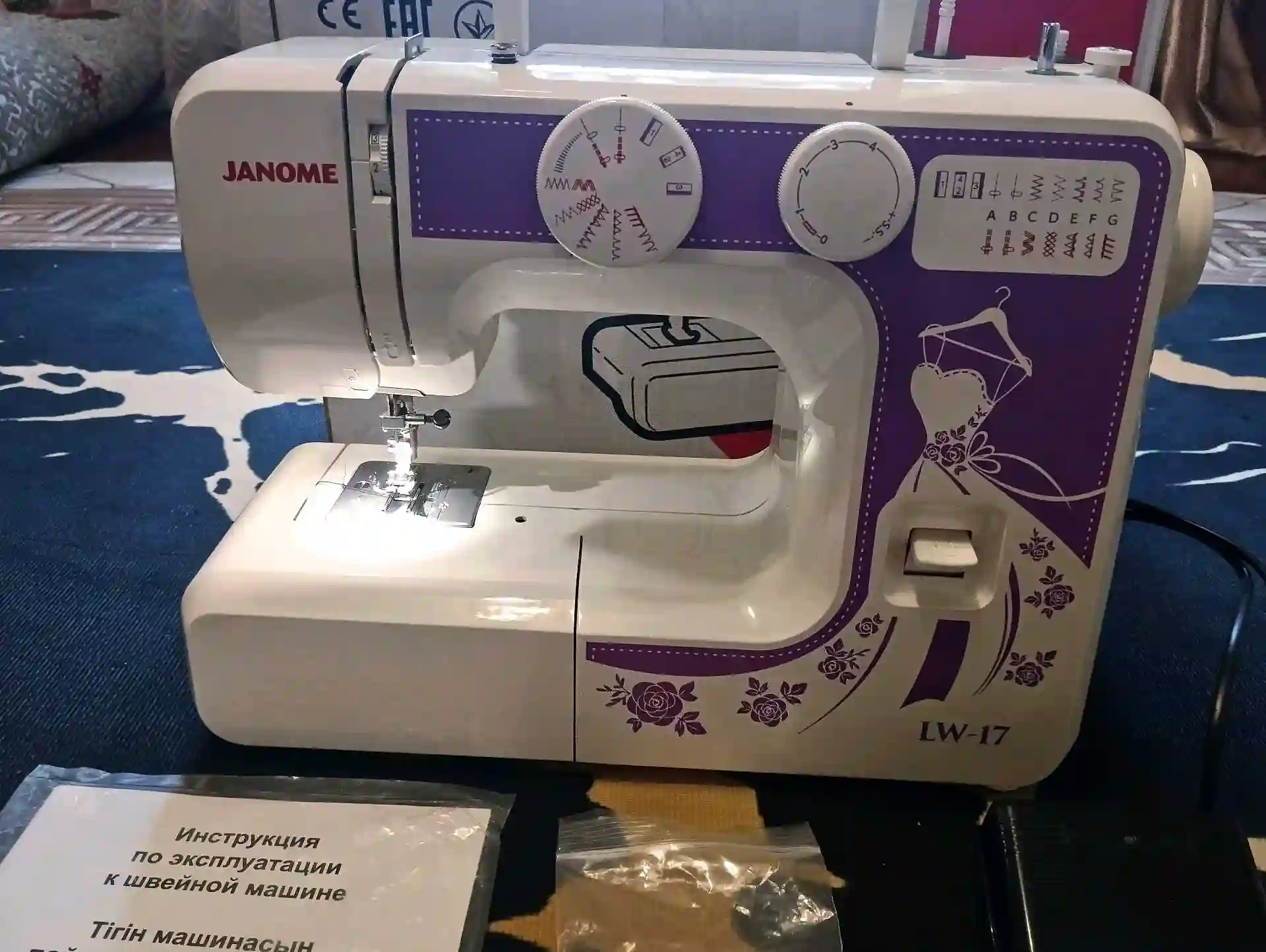 Швейная машинка Janome LW-17
