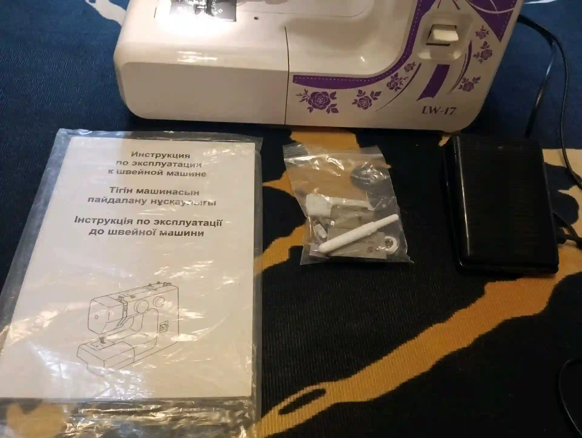 Швейная машинка Janome LW-17