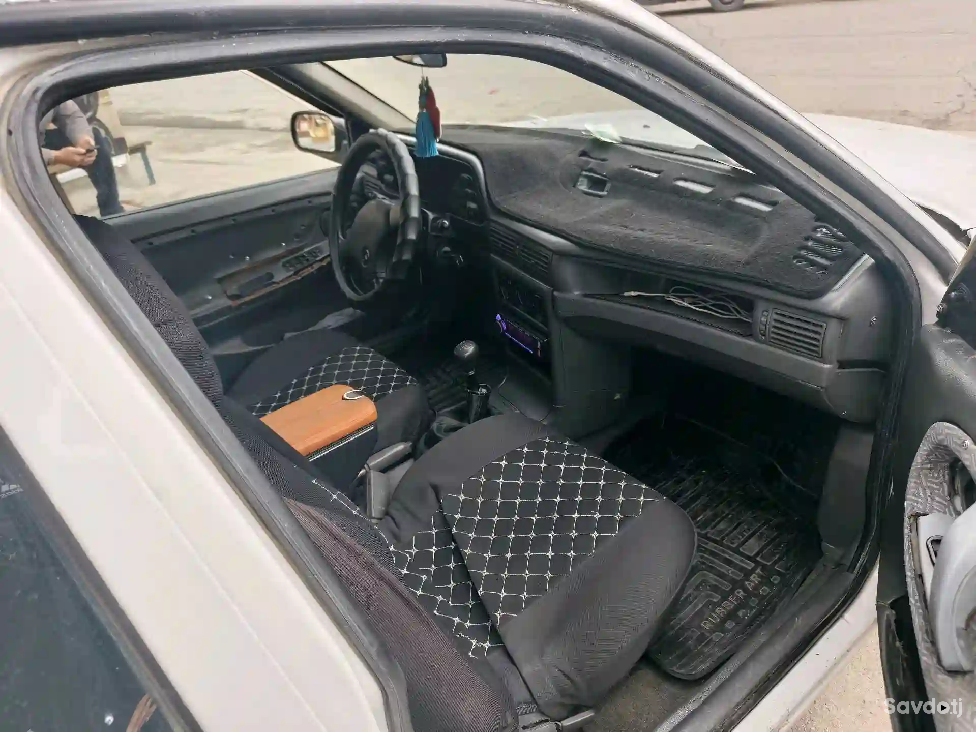 Nissan Armada 1996