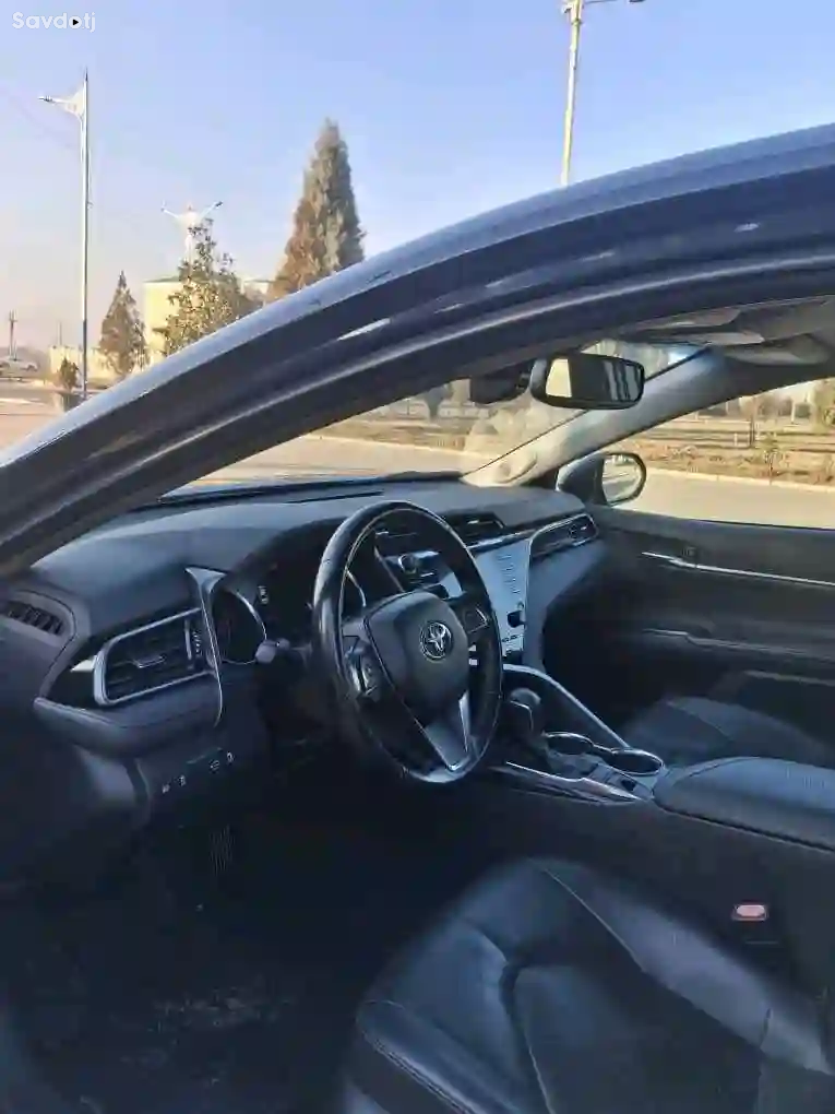 Toyota Camry 2019