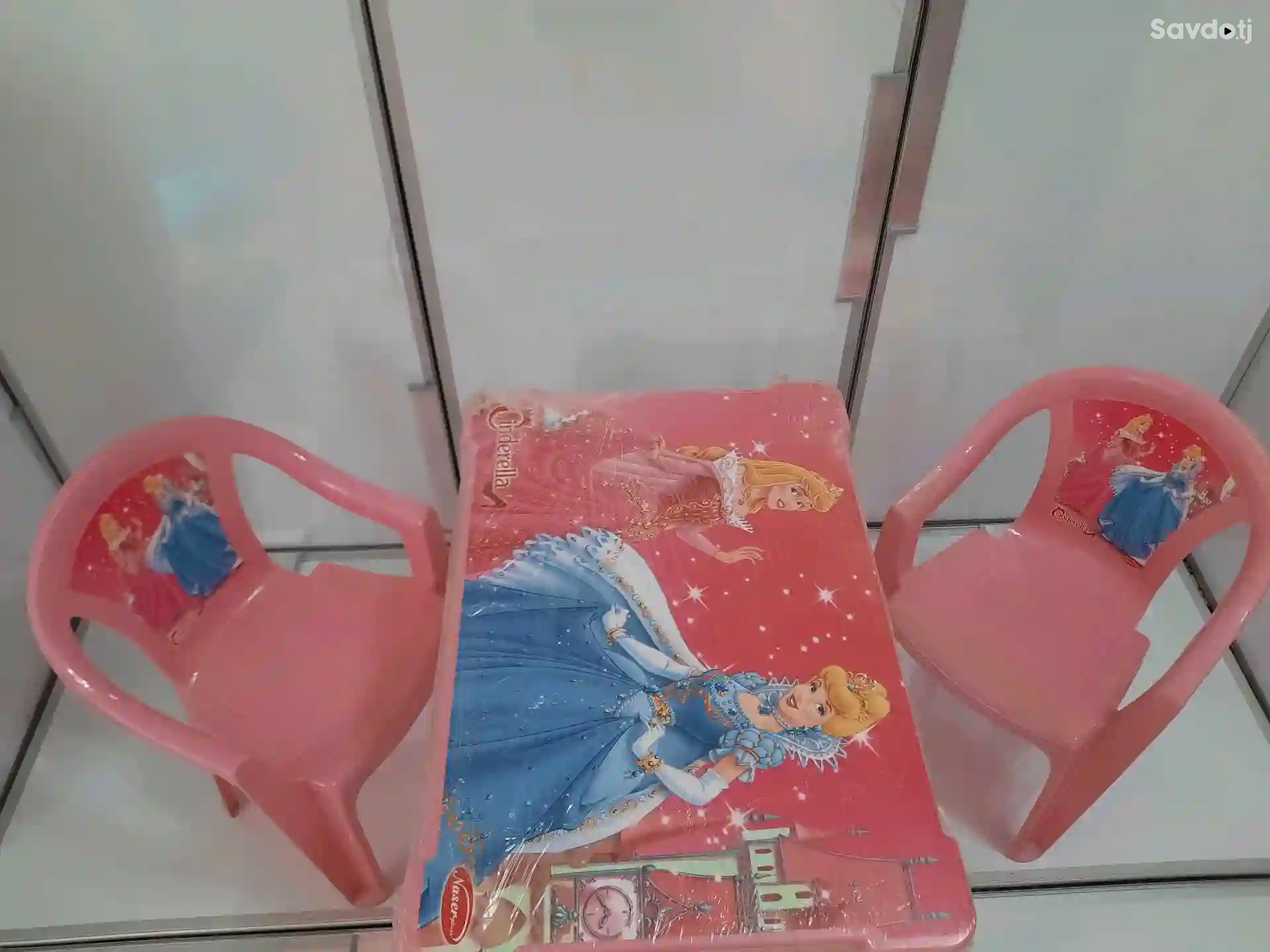 Детский столик со стульчиками