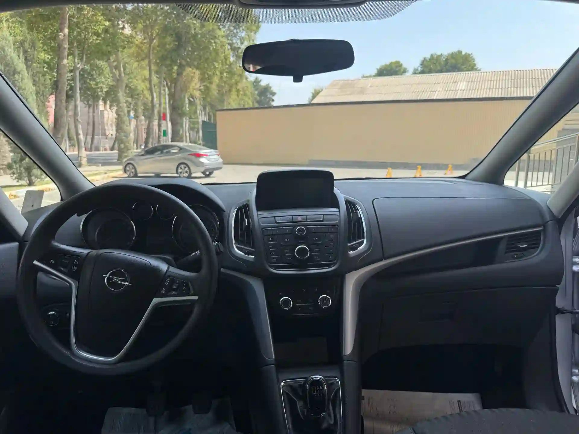Opel Zafira 2016 — миниатюра 8