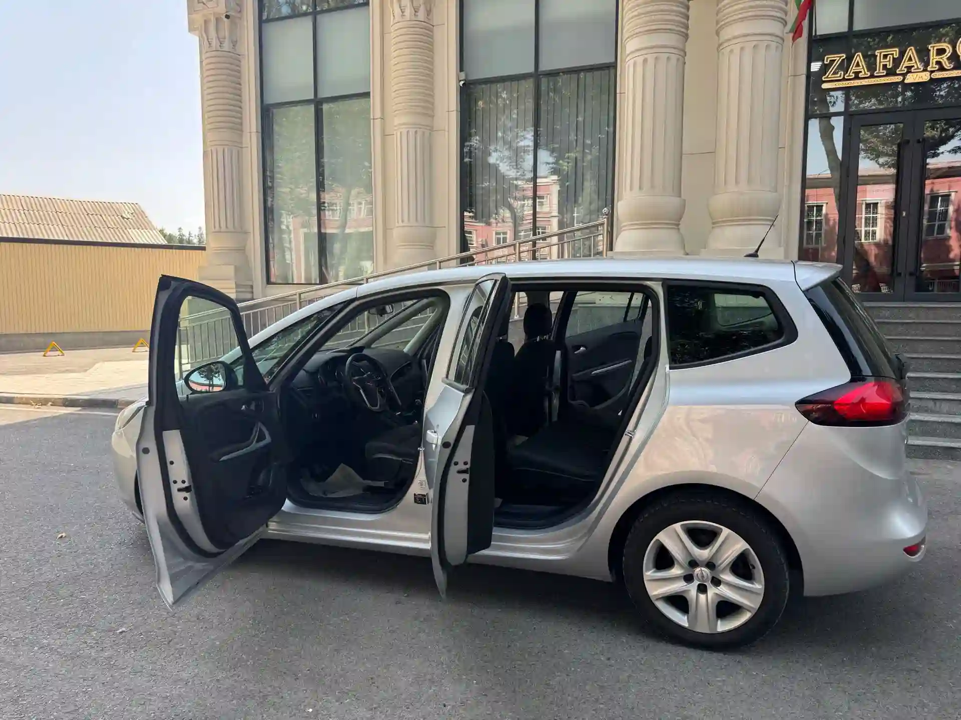 Opel Zafira 2016 — миниатюра 13