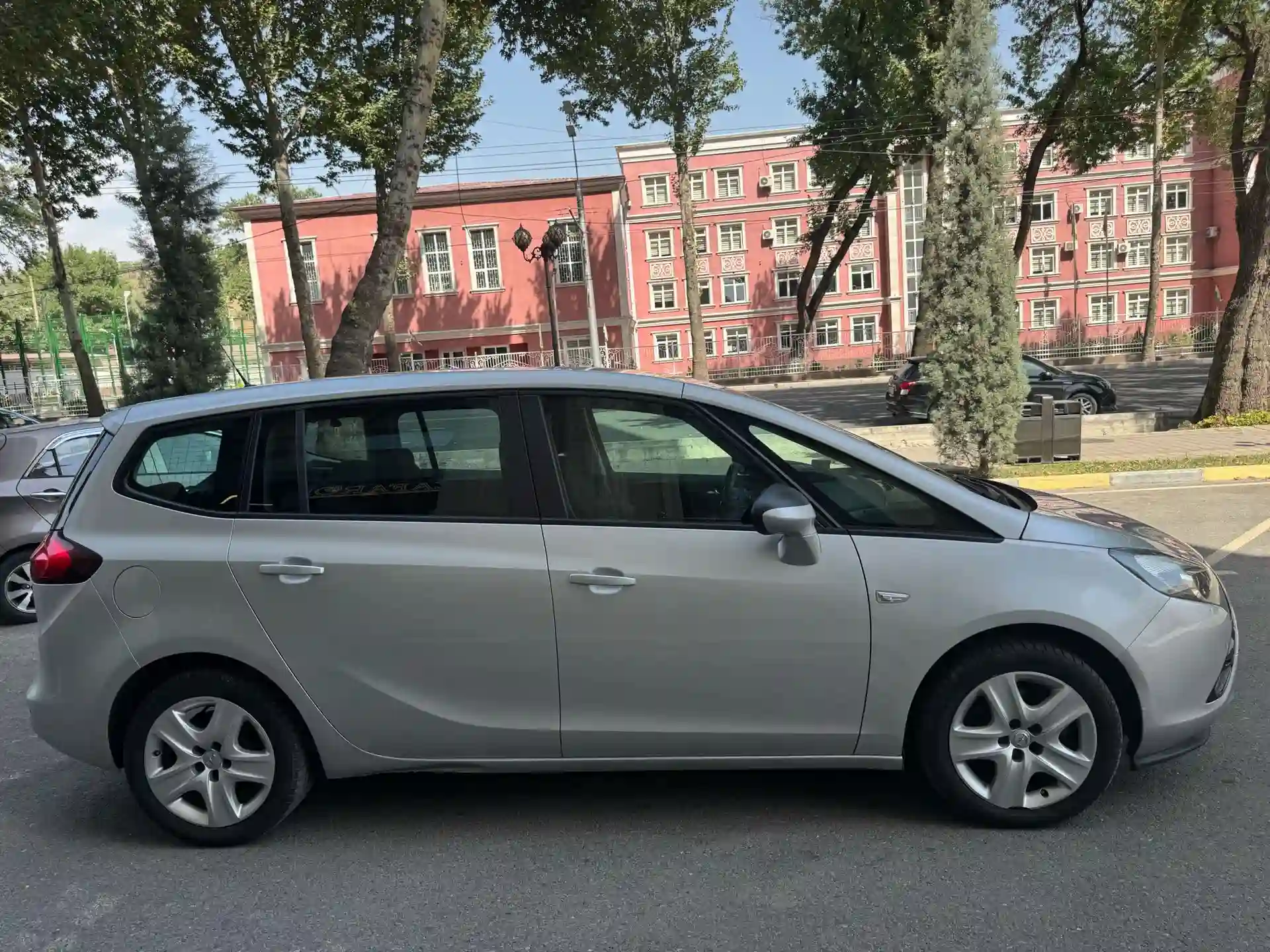 Opel Zafira 2016 — миниатюра 4