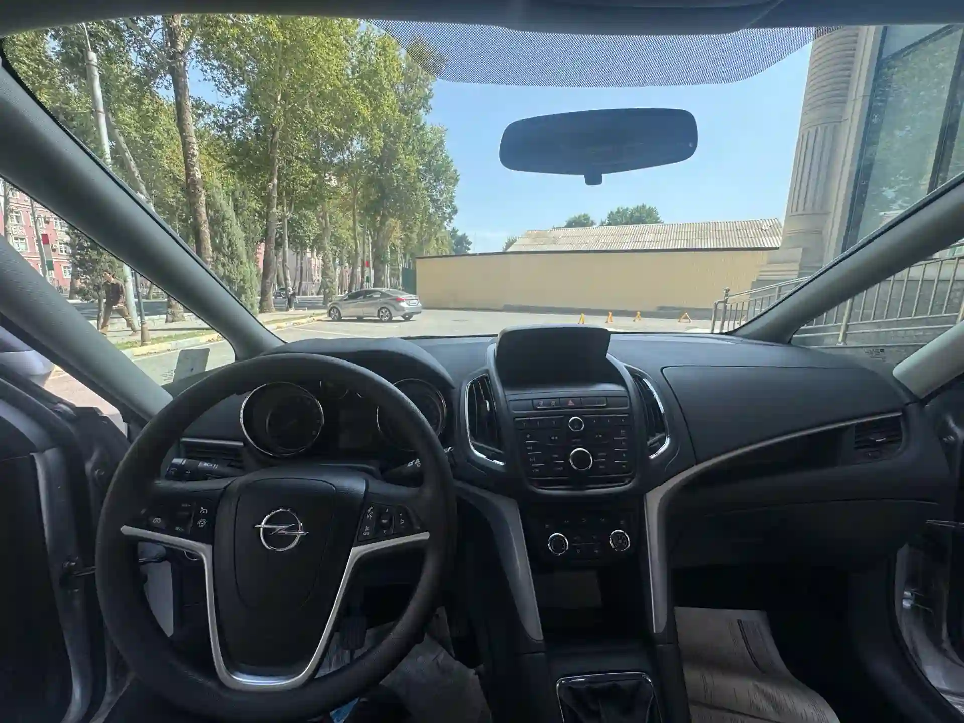 Opel Zafira 2016 — миниатюра 11