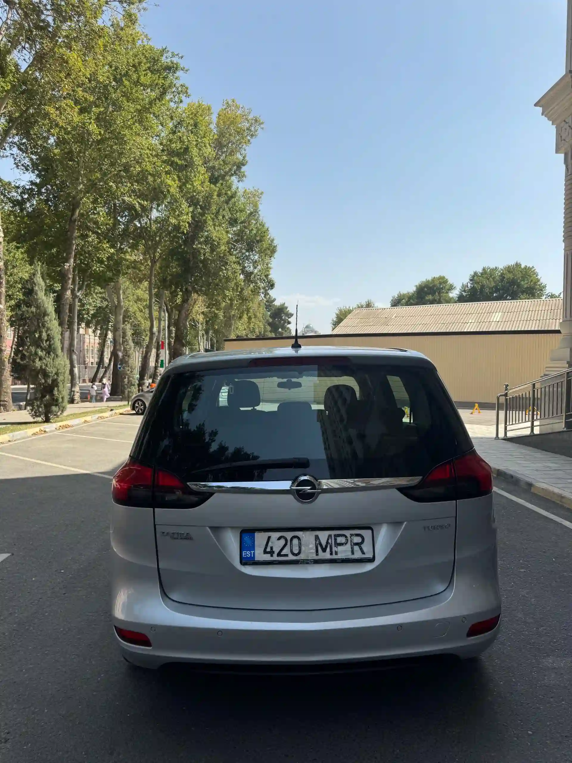 Opel Zafira 2016 — миниатюра 2
