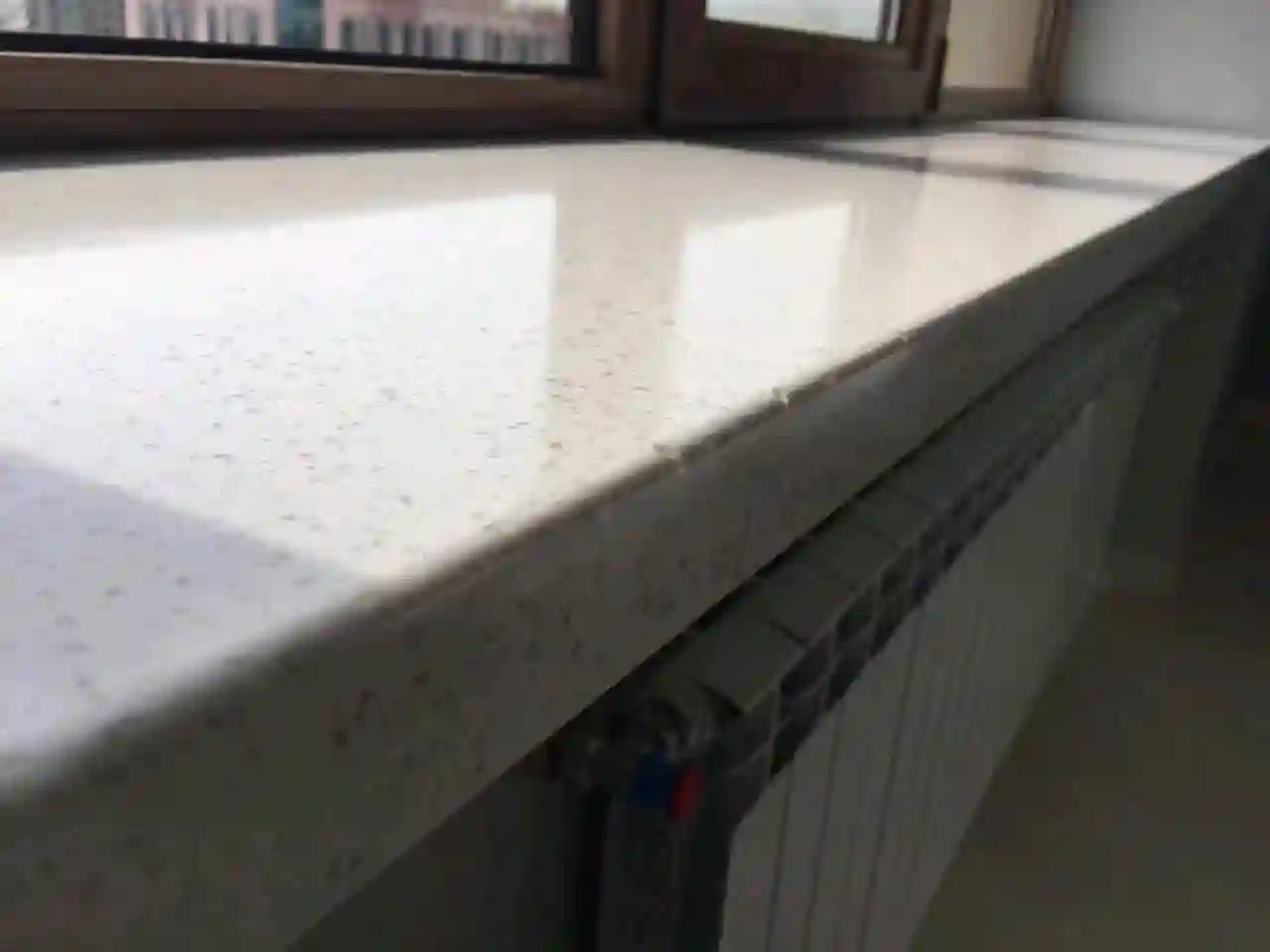 Подоконники из искусственного и кварцевого камня 