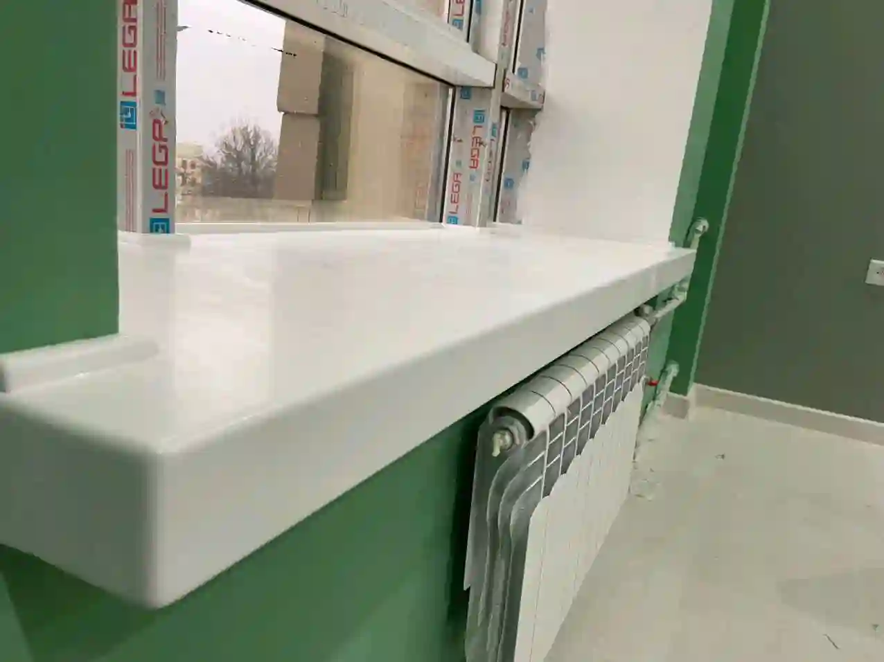 Подоконники из искусственного и кварцевого камня 