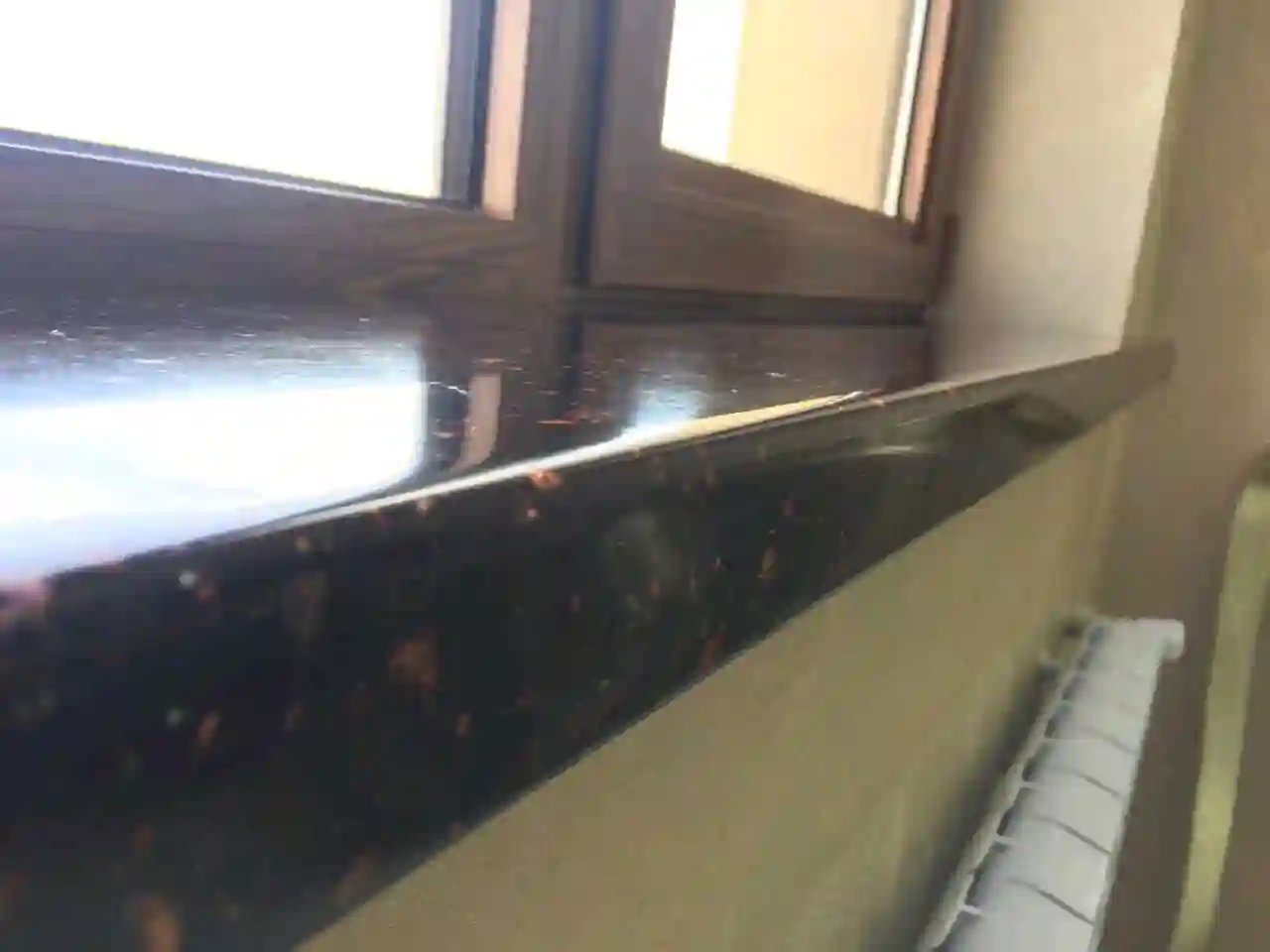 Подоконники из искусственного и кварцевого камня 