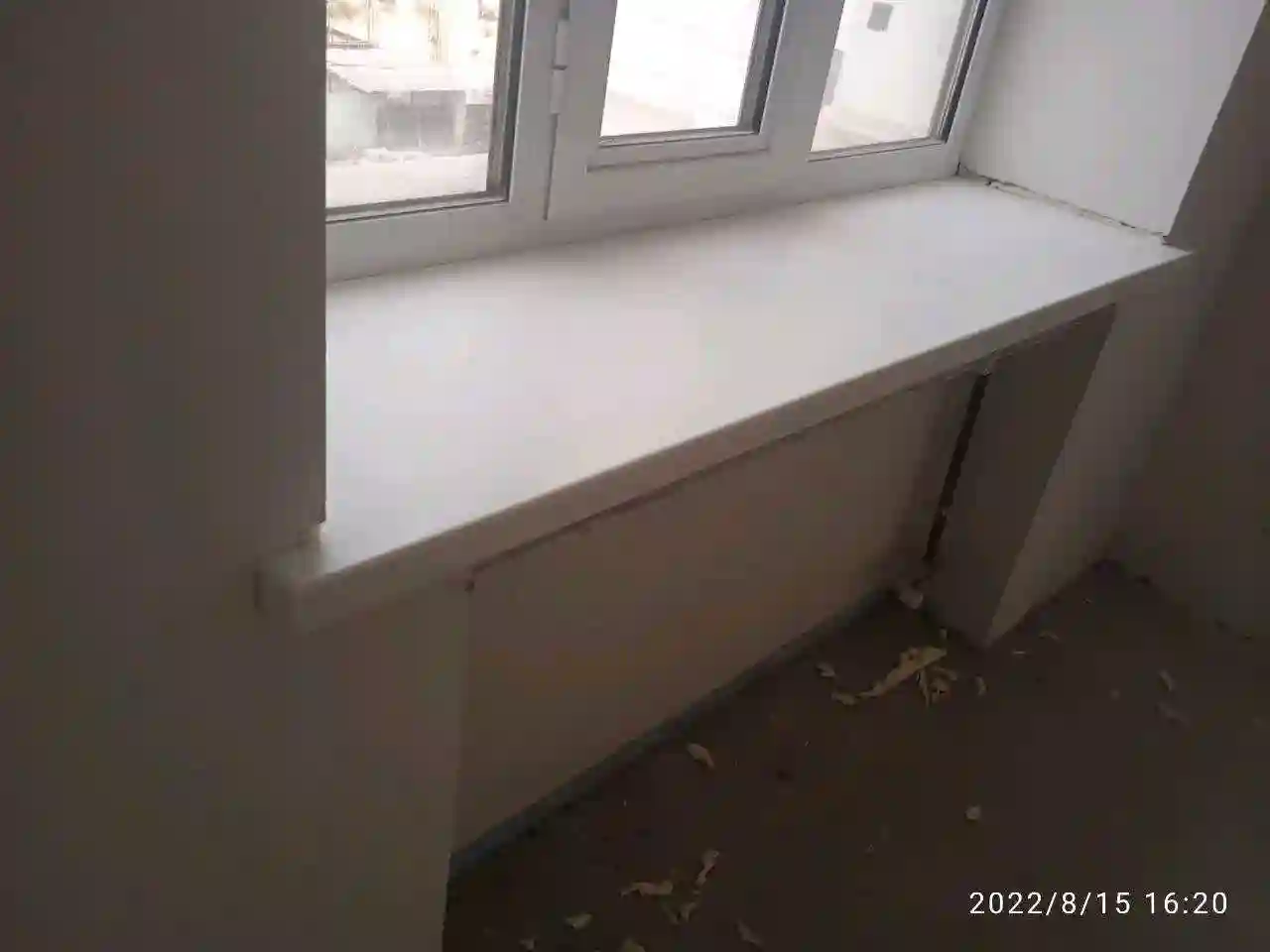 Подоконники из искусственного и кварцевого камня 