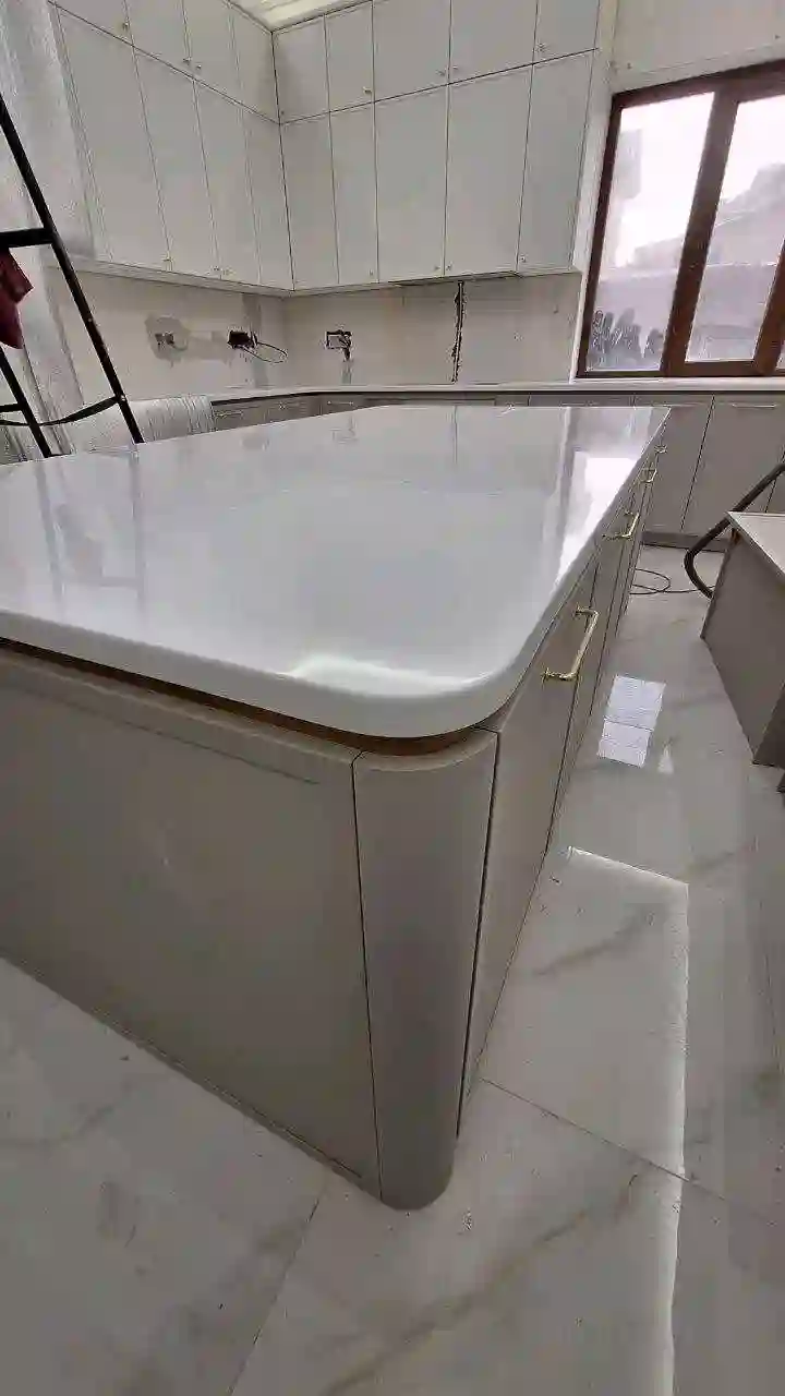Островок, барная стойка из камня 