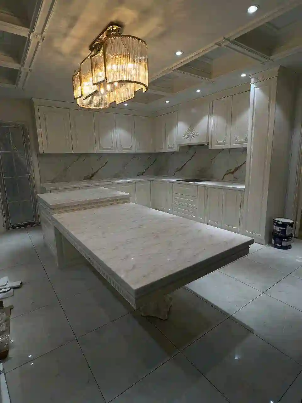 Островок, барная стойка из камня 