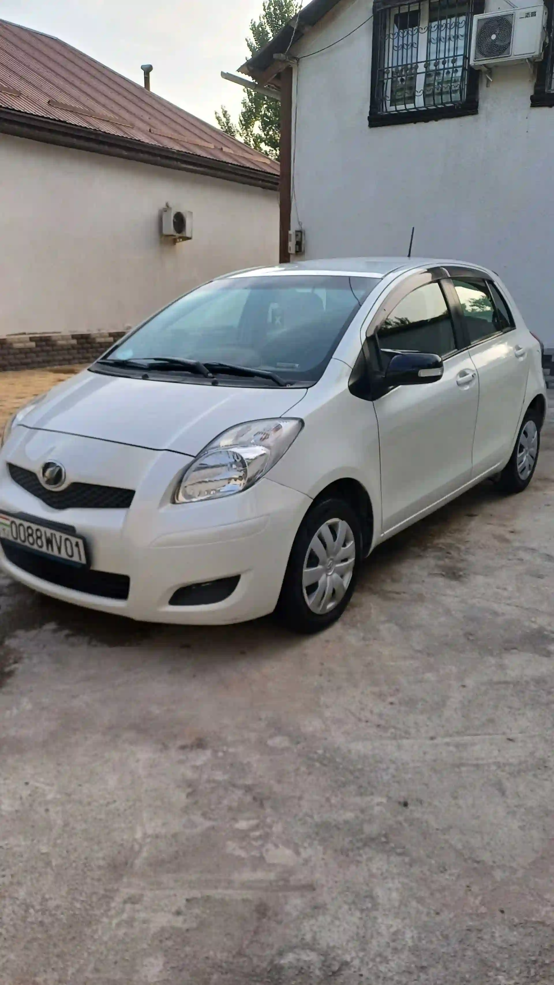 Toyota Vitz 2010
