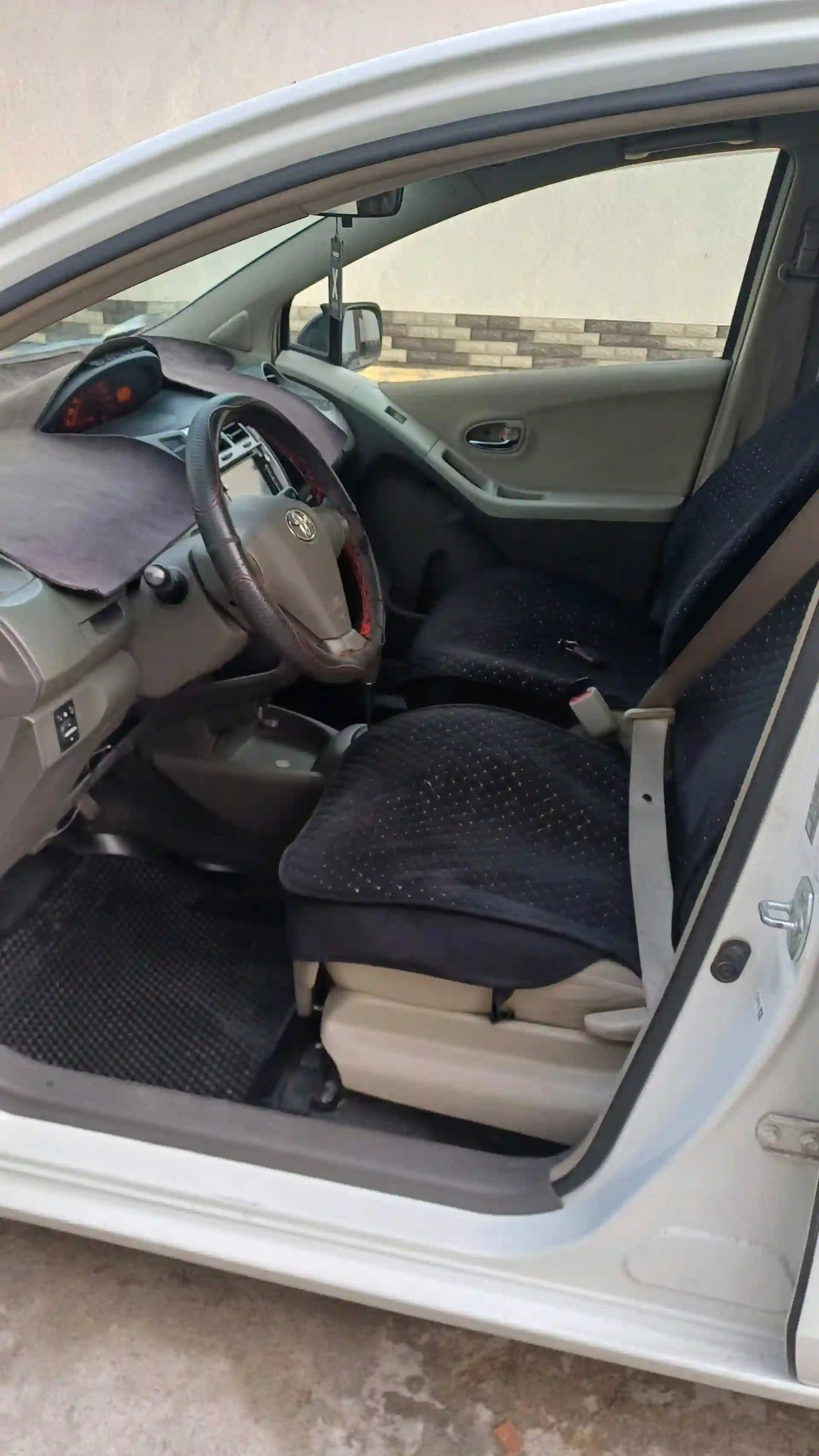 Toyota Vitz 2010
