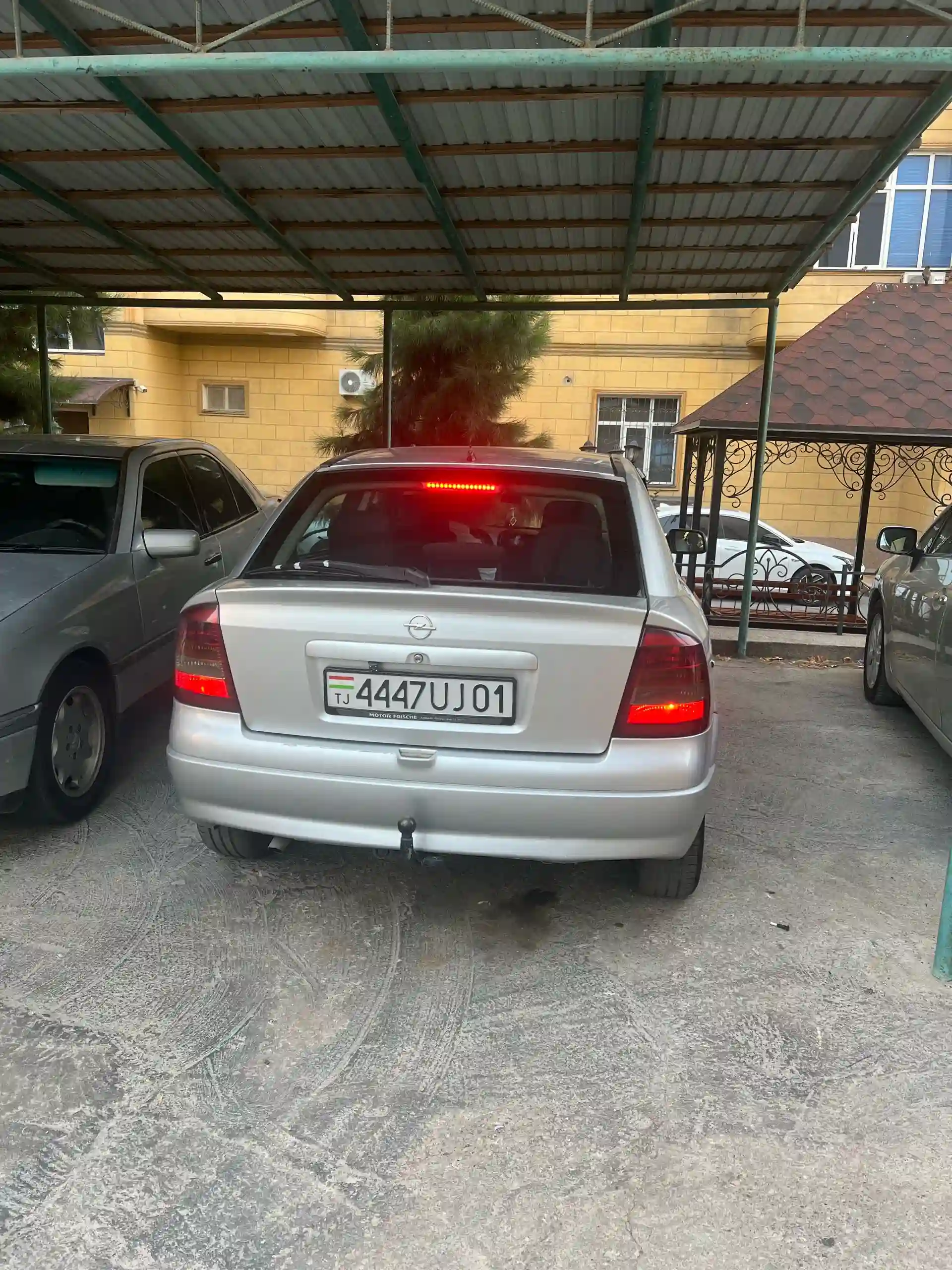 Opel Astra j 1998