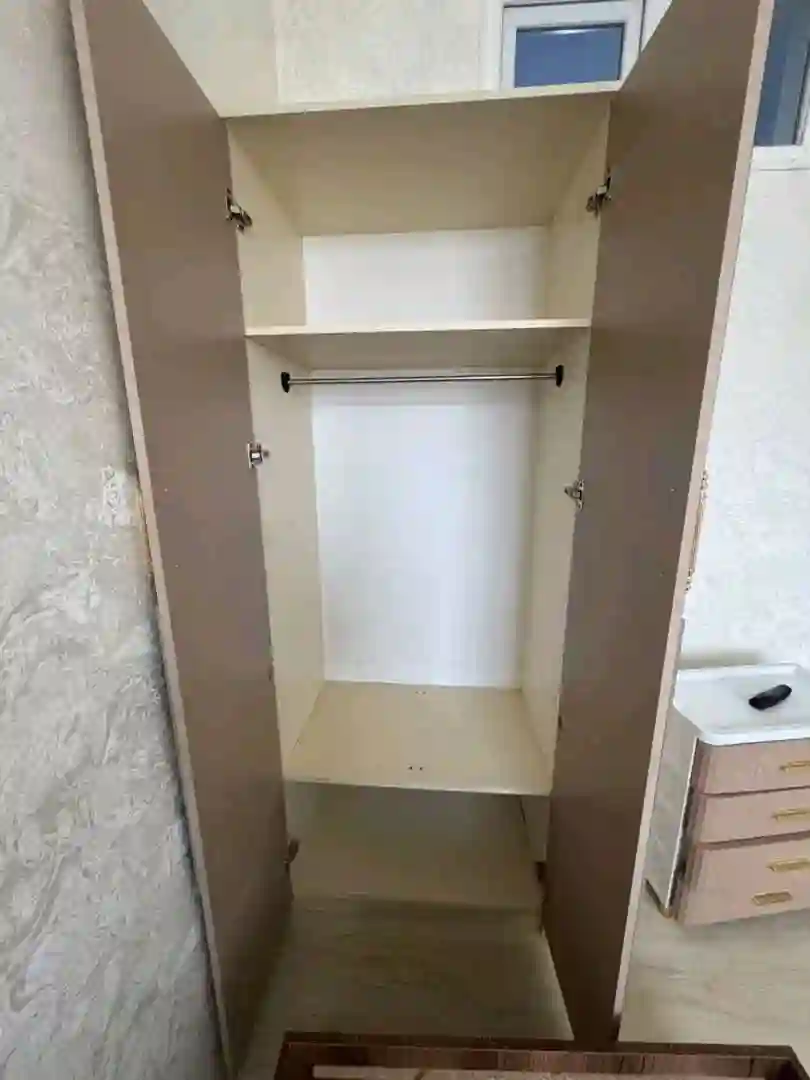 Диванои як одама
