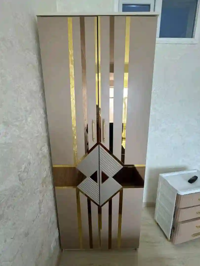 Диванои як одама