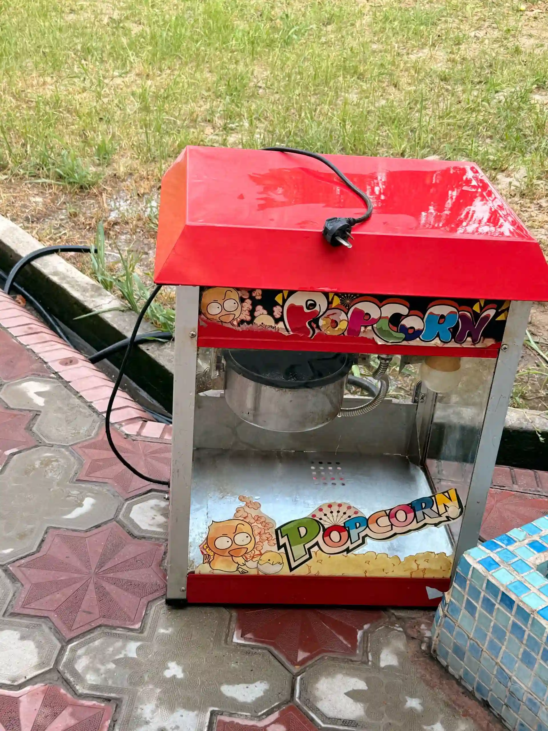 Аппарати попкорнбарор ва чигорипаз бо лавка