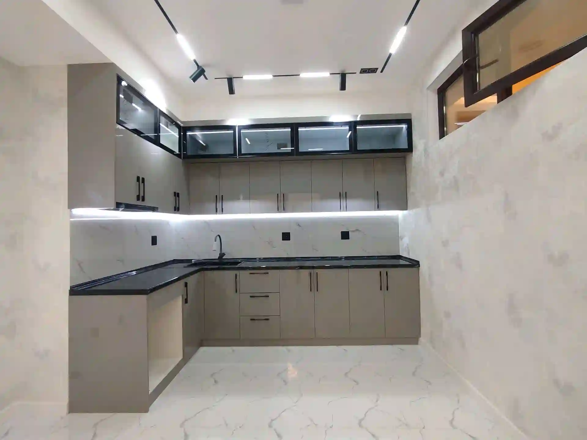 3-к квартира, 10 этаж, 111 м², Спартак