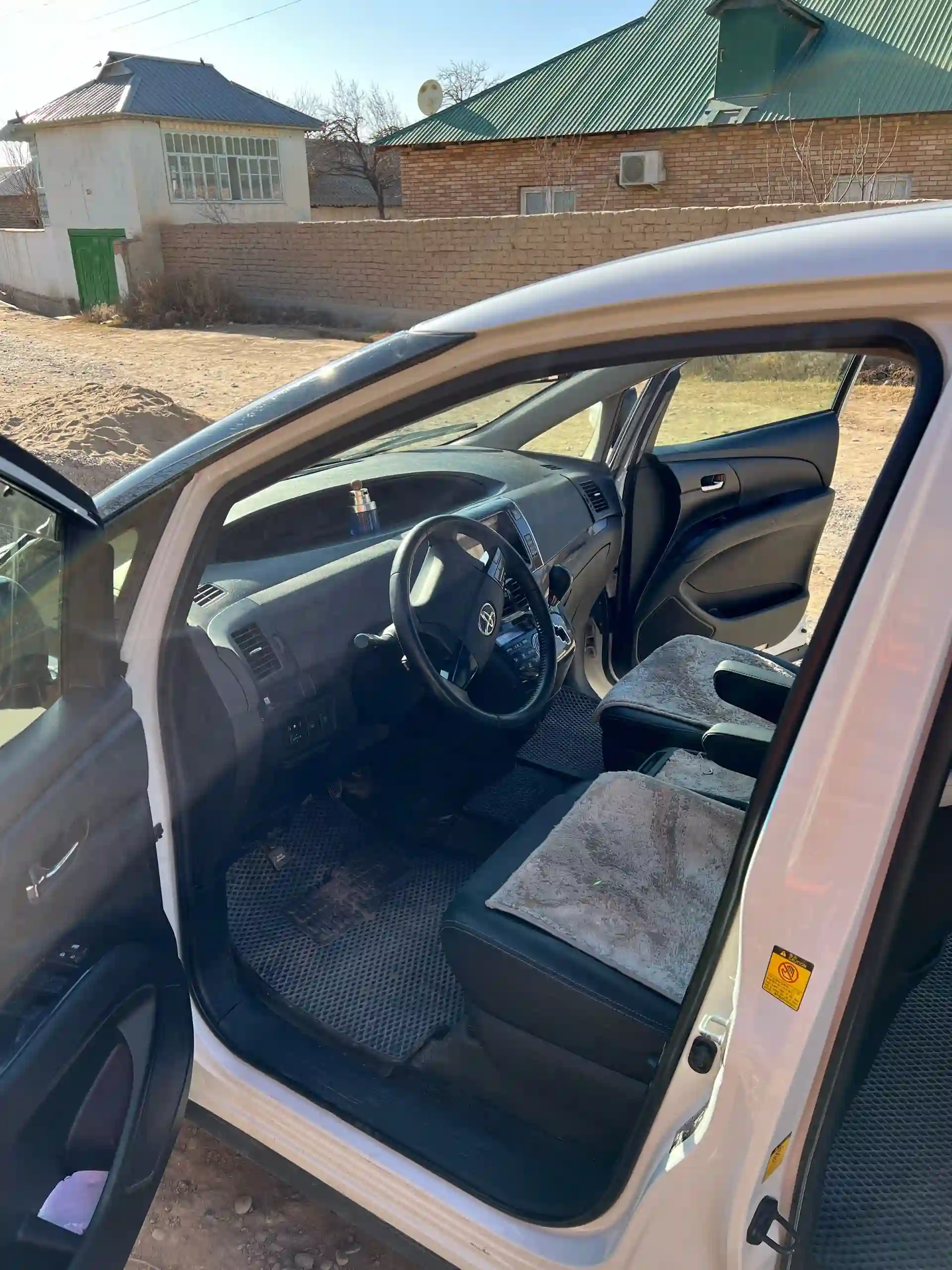 Toyota Estima 2014