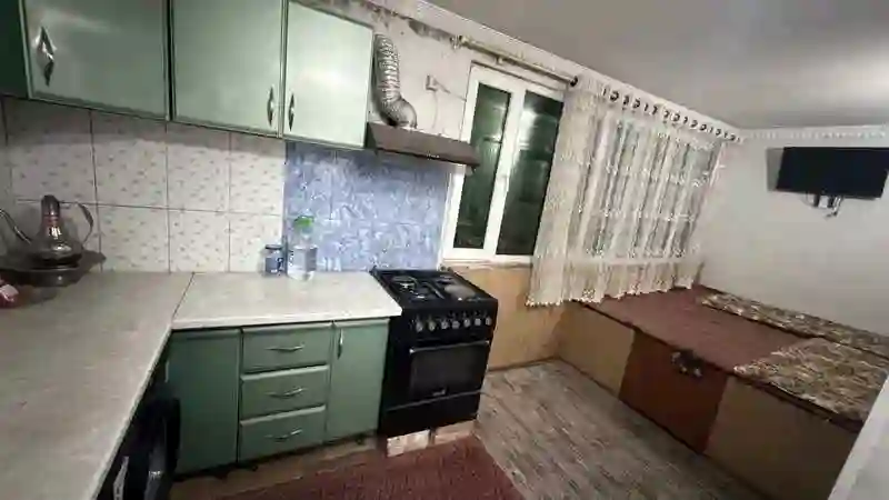 3-к квартира, 2 этаж, 63 м², 33 мкр